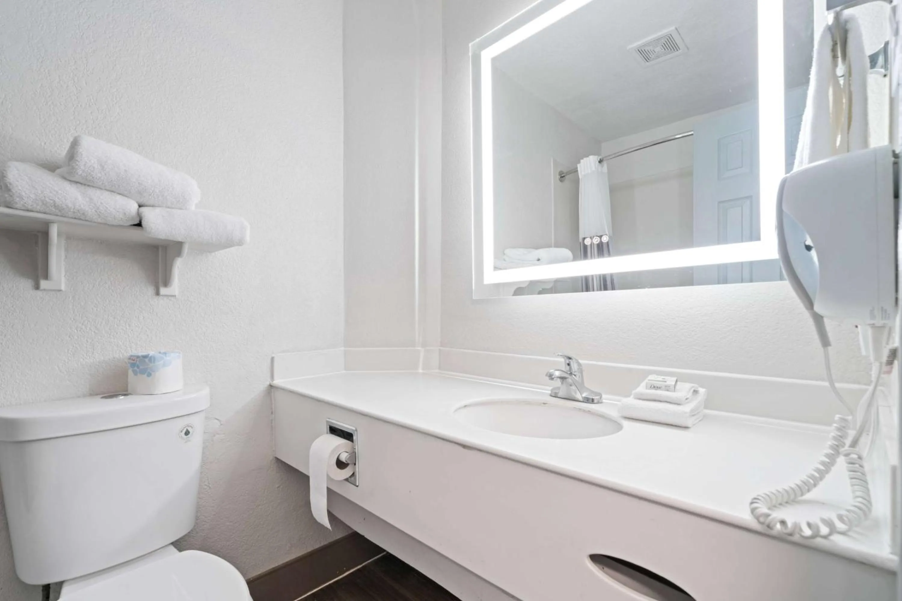 Bathroom in La Quinta Inn by Wyndham Corpus Christi North