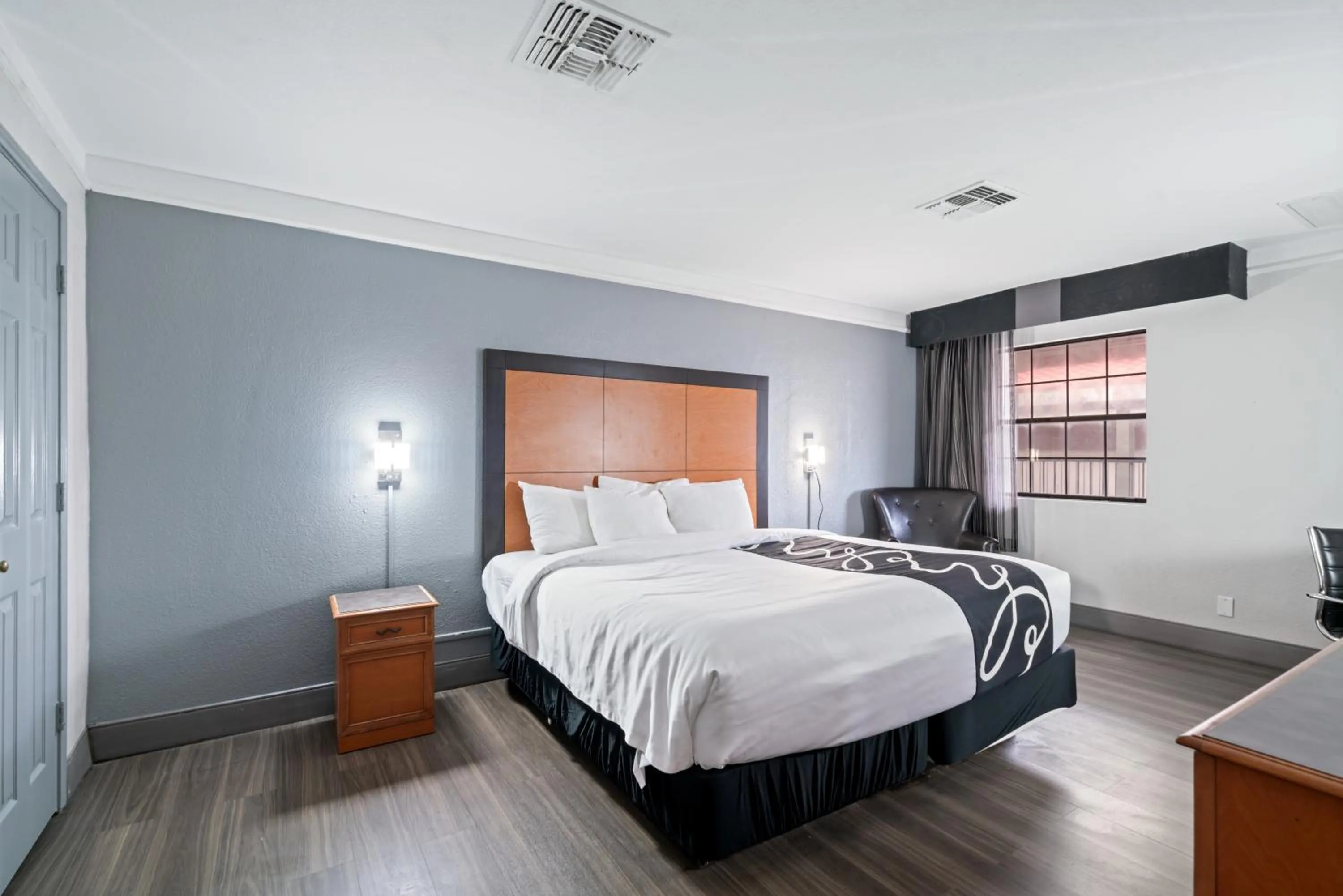 Bedroom, Bed in La Quinta Inn by Wyndham Corpus Christi North