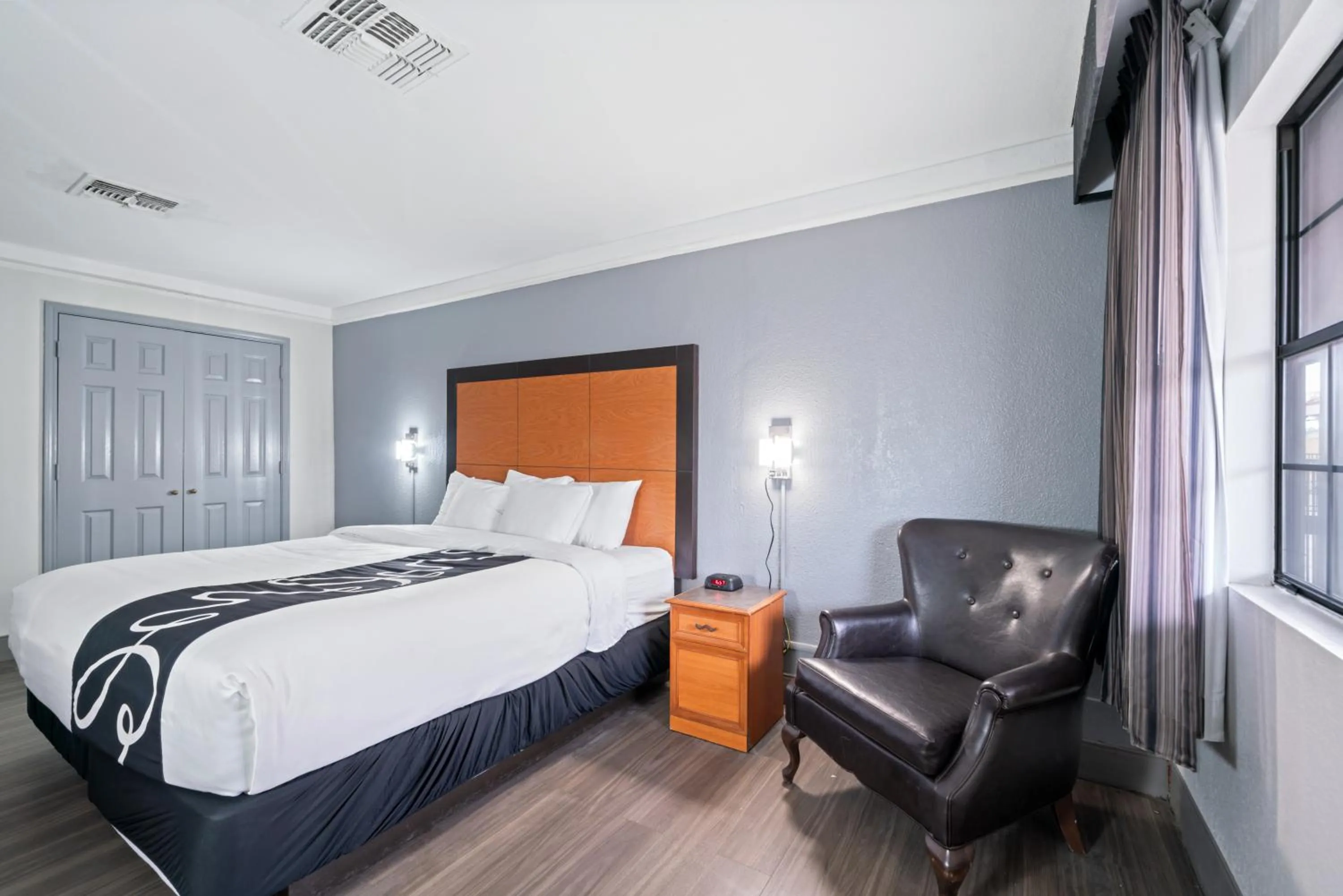 Bedroom, Bed in La Quinta Inn by Wyndham Corpus Christi North