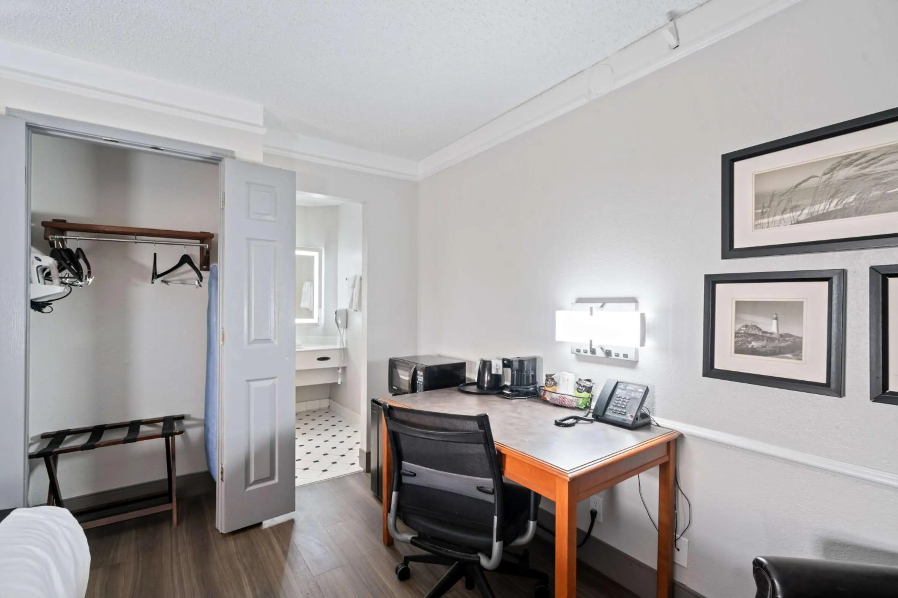 Photo of the whole room in La Quinta Inn by Wyndham Corpus Christi North