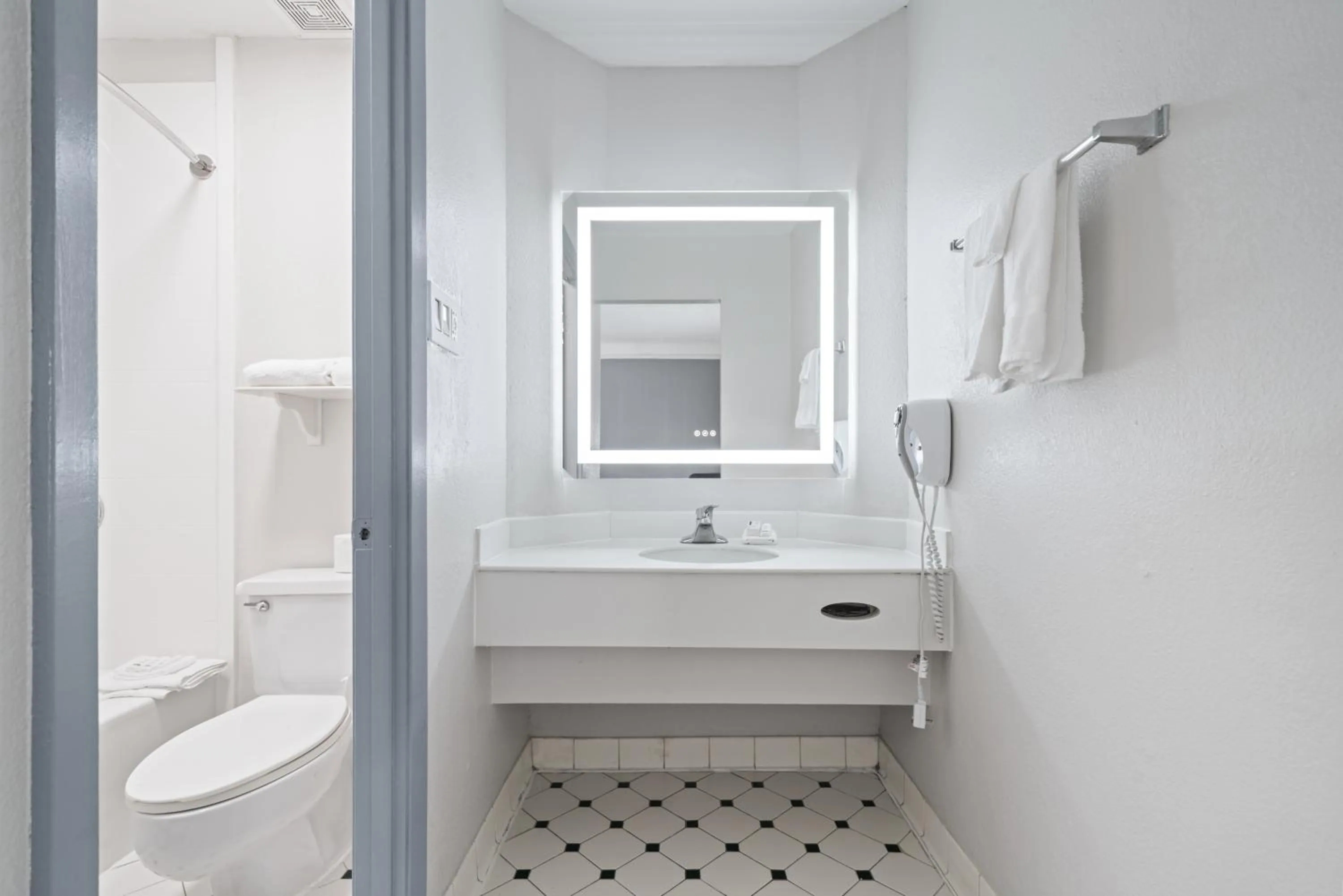 Bathroom in La Quinta Inn by Wyndham Corpus Christi North