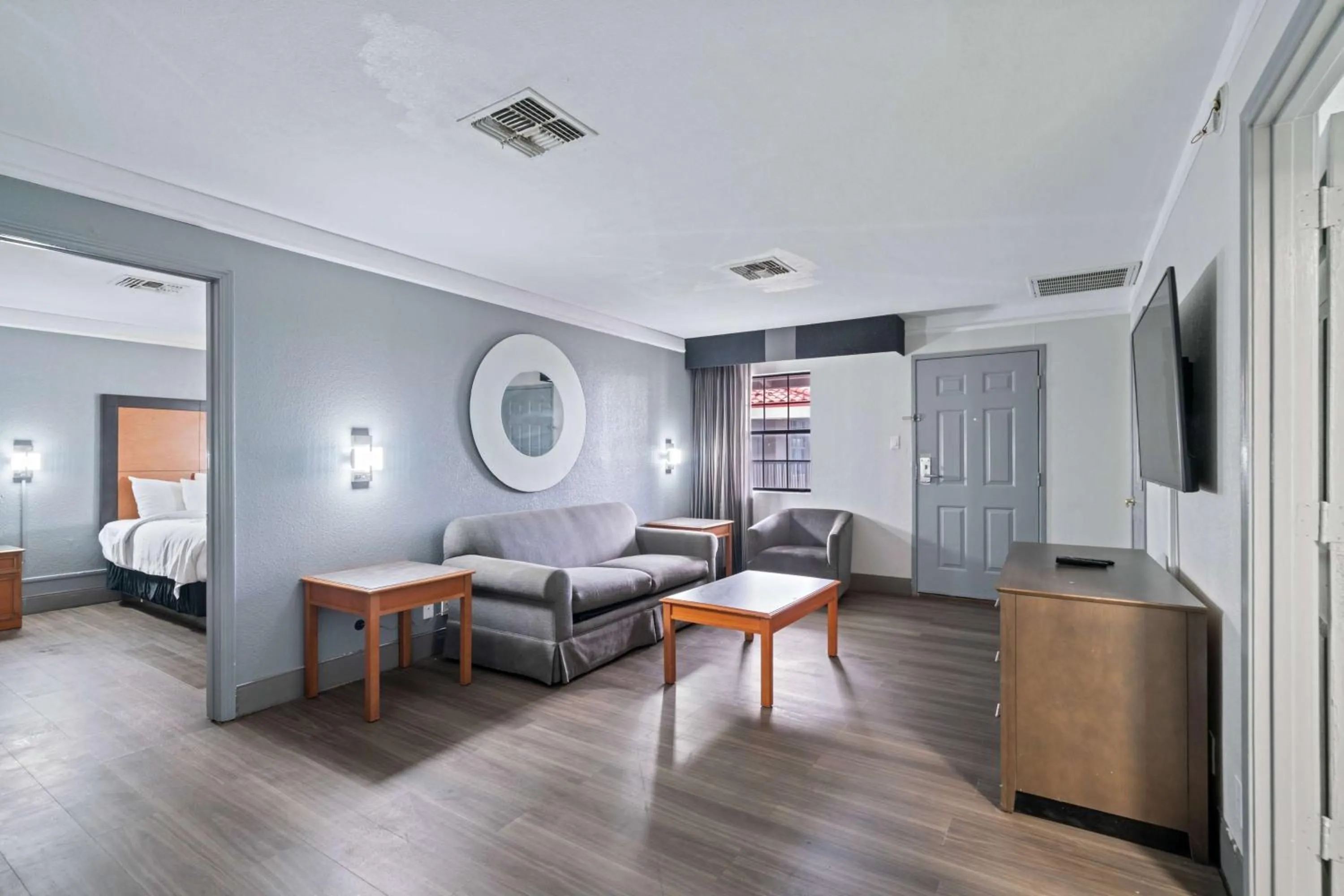 Photo of the whole room, Bed in La Quinta Inn by Wyndham Corpus Christi North