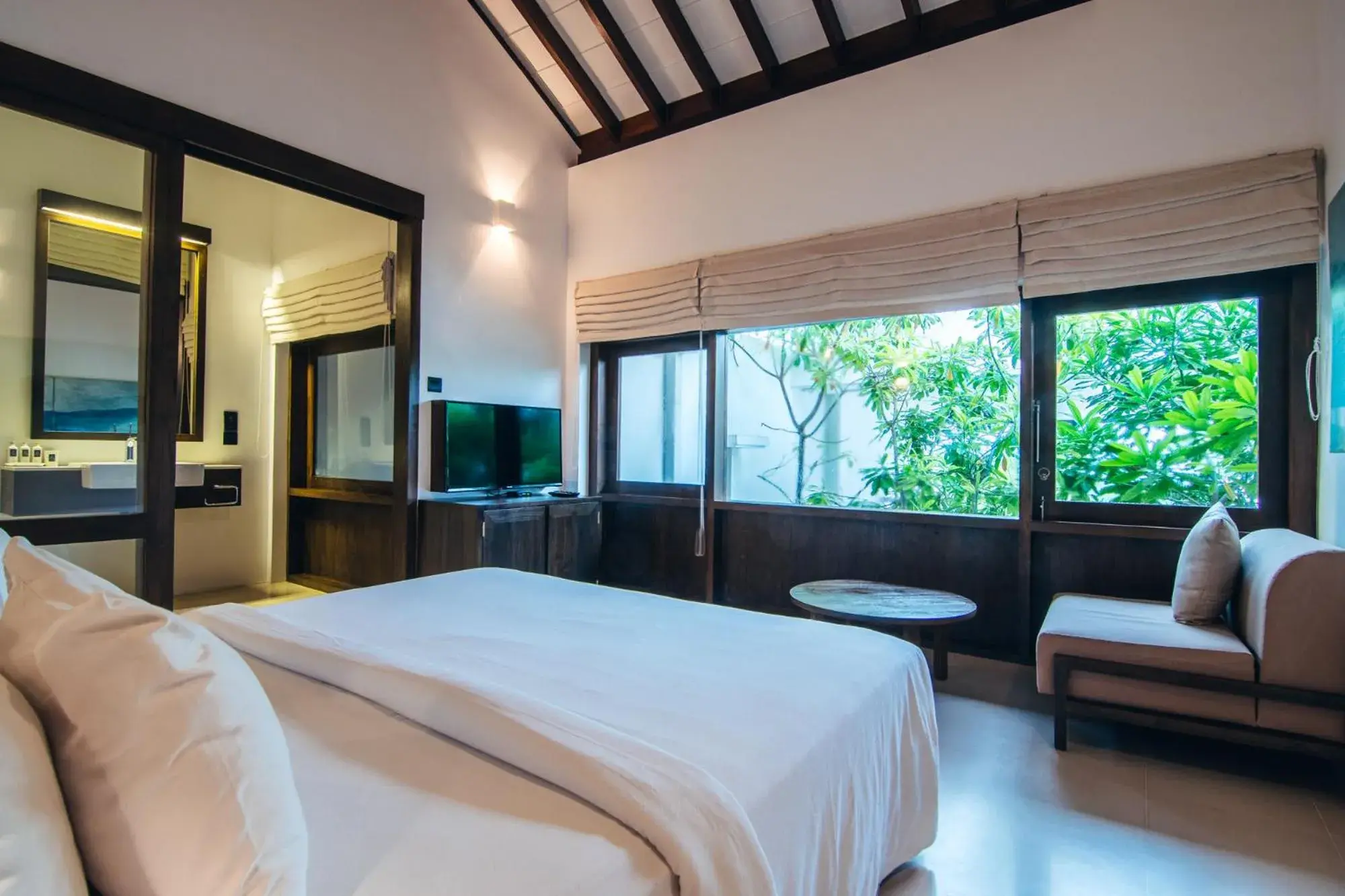 Deluxe King Room in beach view wing in Three Gables Boutique Villa Deluxe King Room in beach view wing in Three Gables Boutique Villa