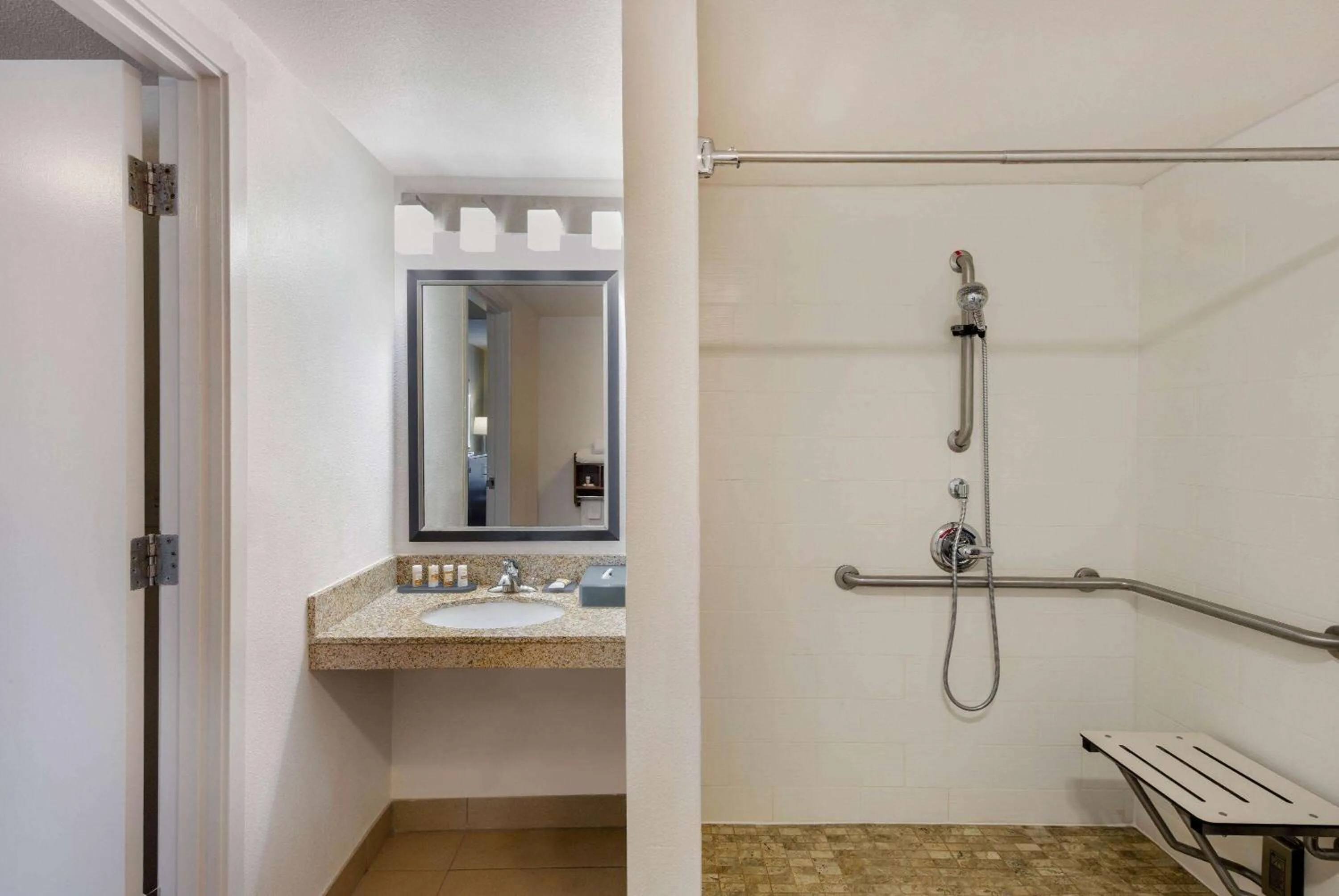 Shower in La Quinta by Wyndham Oakland - Hayward