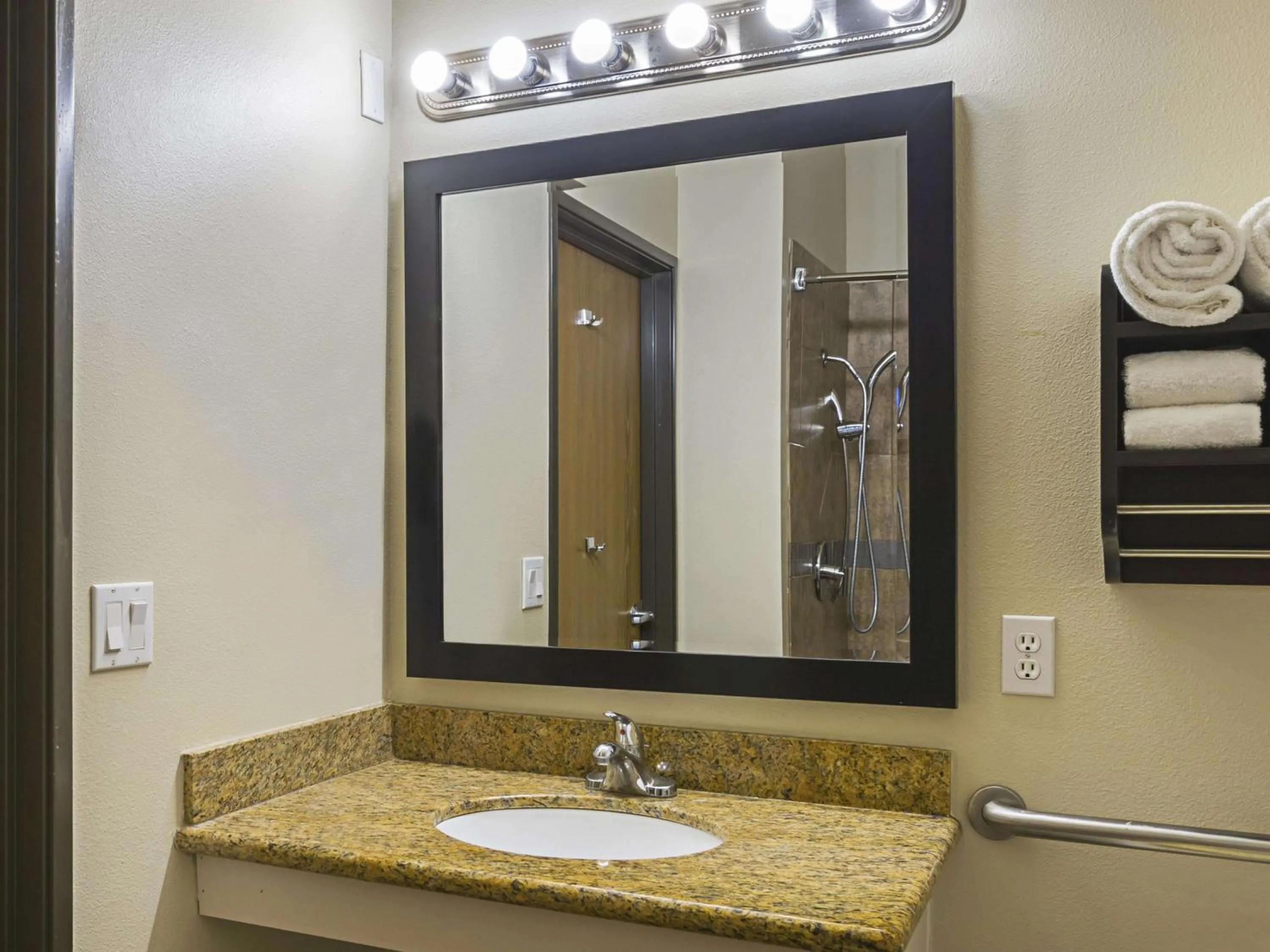 Photo of the whole room in La Quinta Inn by Wyndham Olympia - Lacey