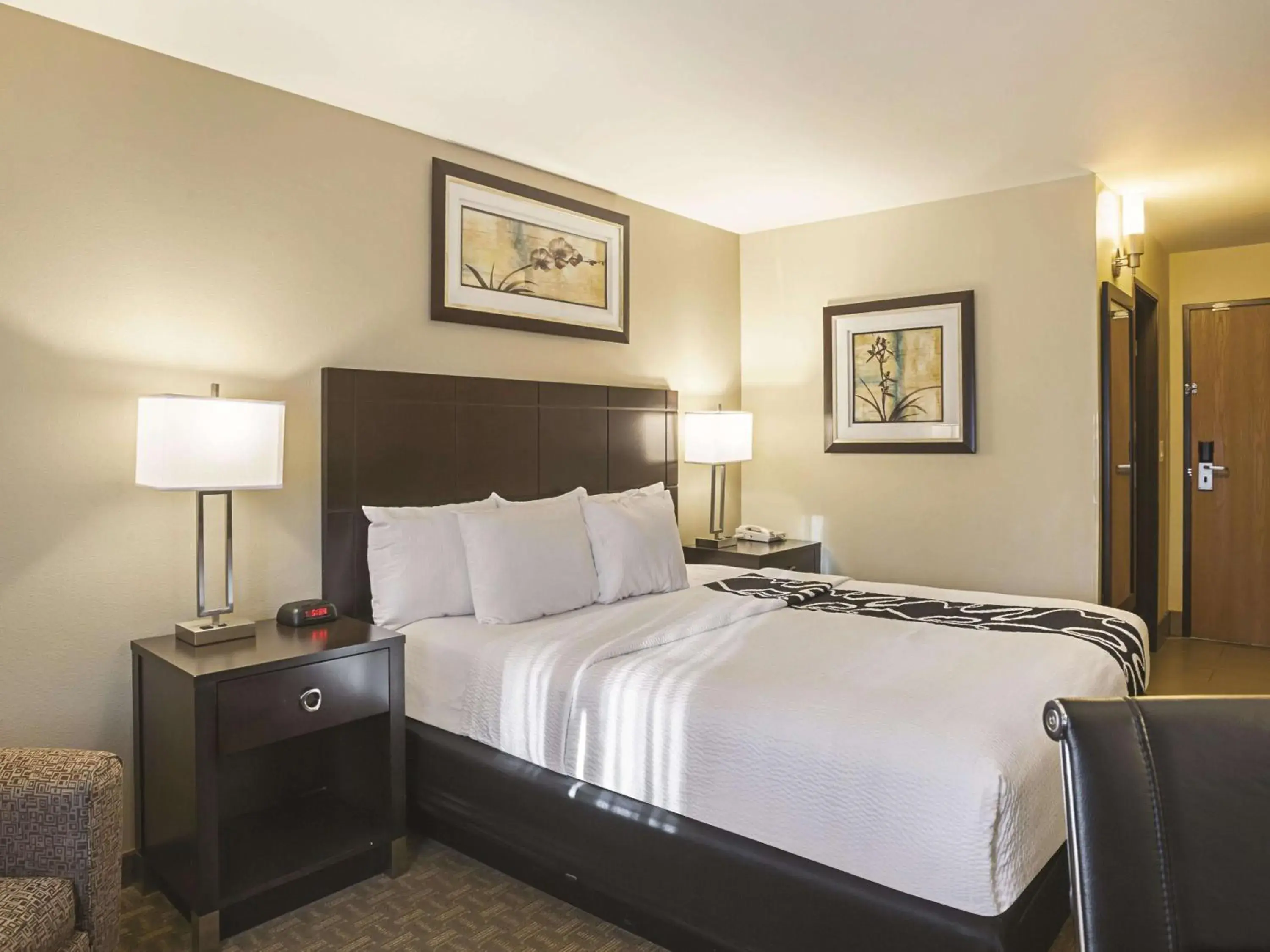 King Room in La Quinta Inn by Wyndham Olympia - Lacey King Room in La Quinta Inn by Wyndham Olympia - Lacey