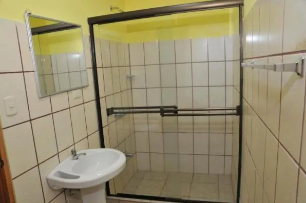 Bathroom in Hotel Santa Ana Liberia Airport