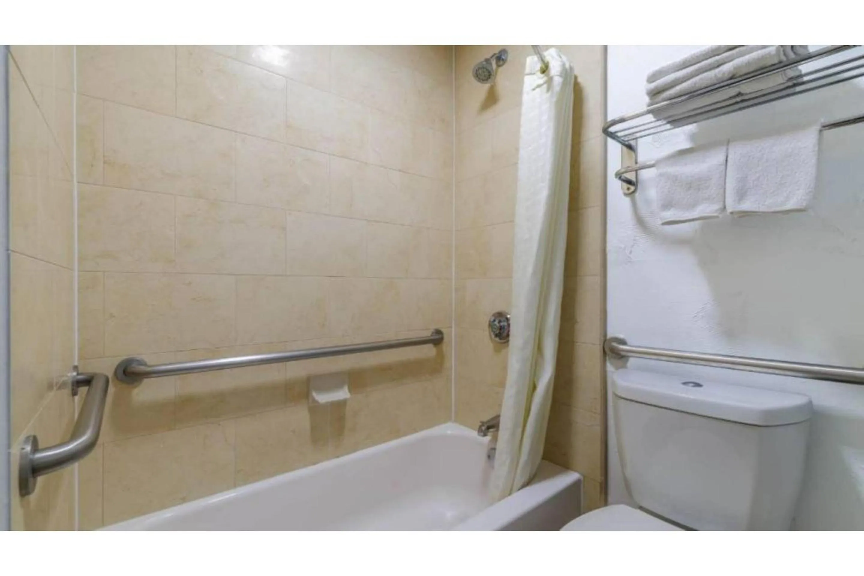 Bathroom in Motel 6 Dallas TX Downtown