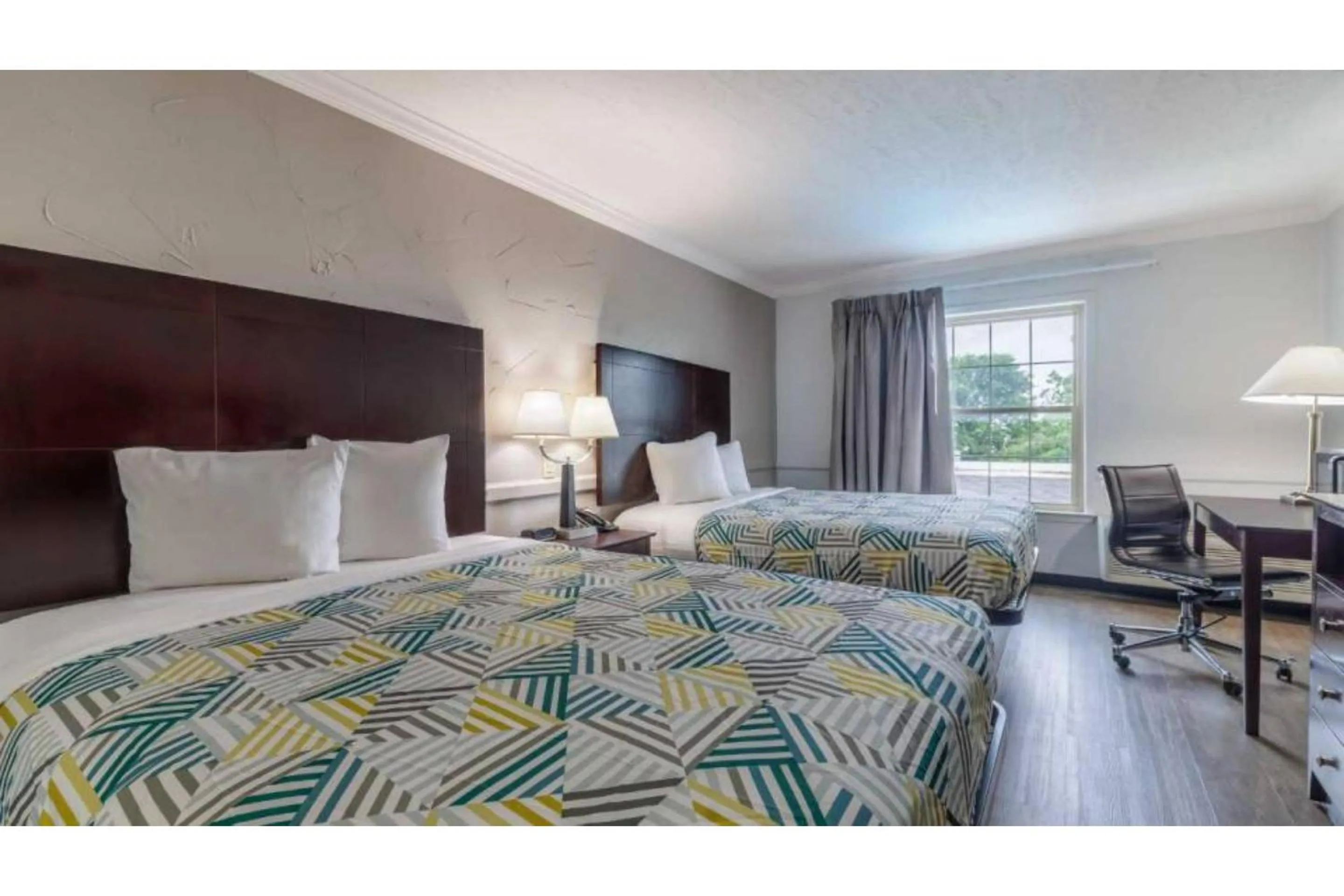 Bedroom, Bed in Motel 6 Dallas TX Downtown