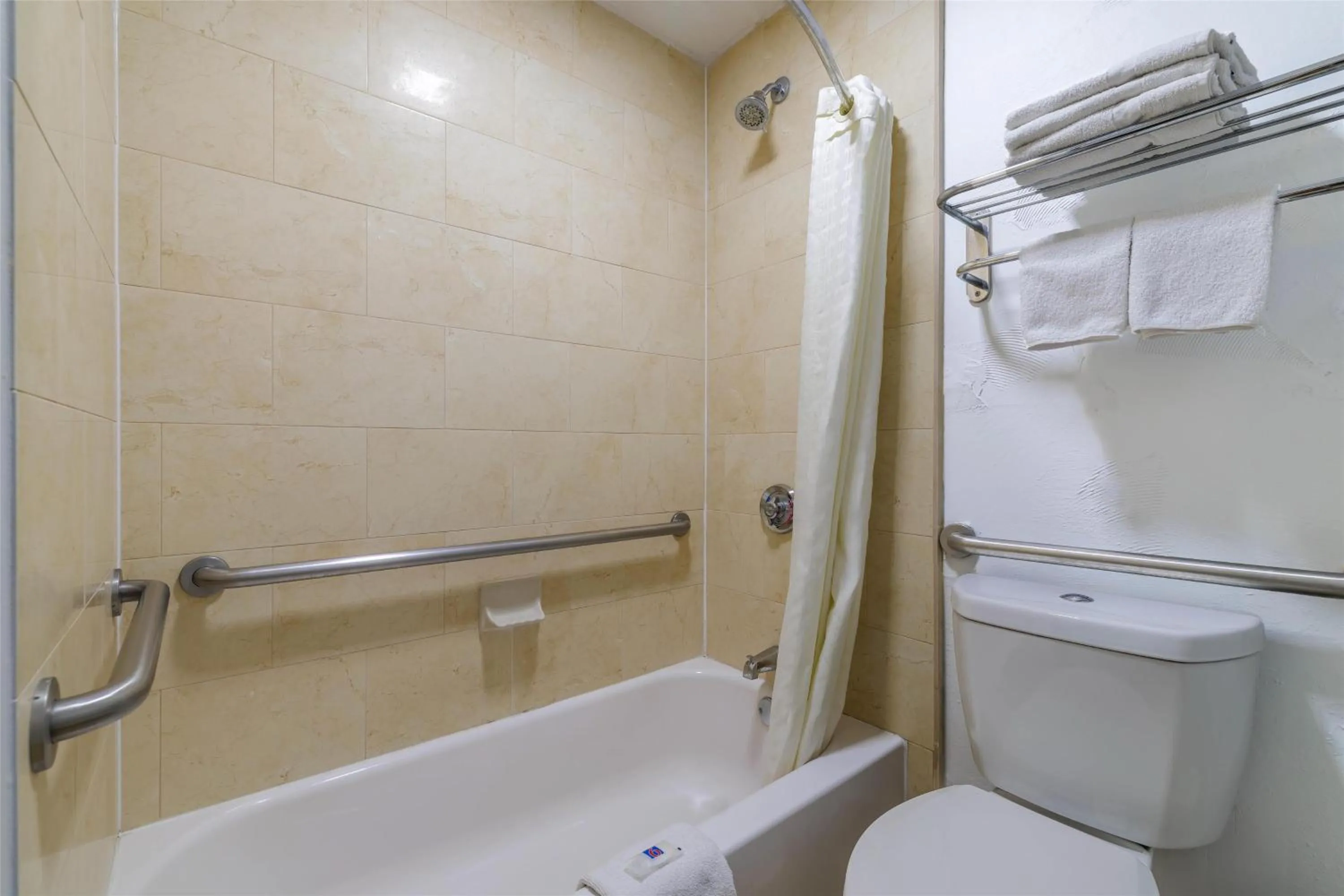 Bedroom in Motel 6 Dallas TX Downtown