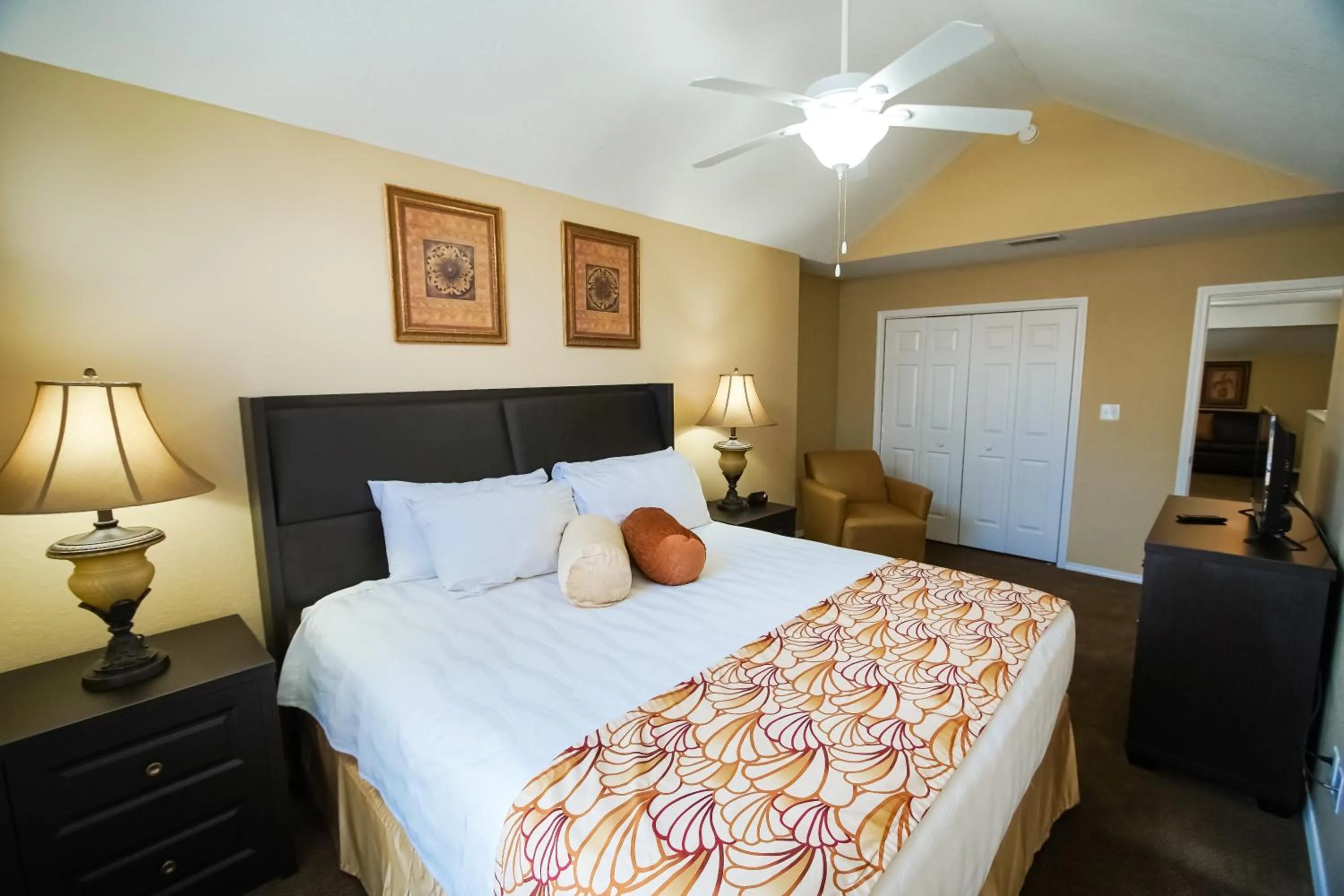 Bedroom, Bed in The Townhouses