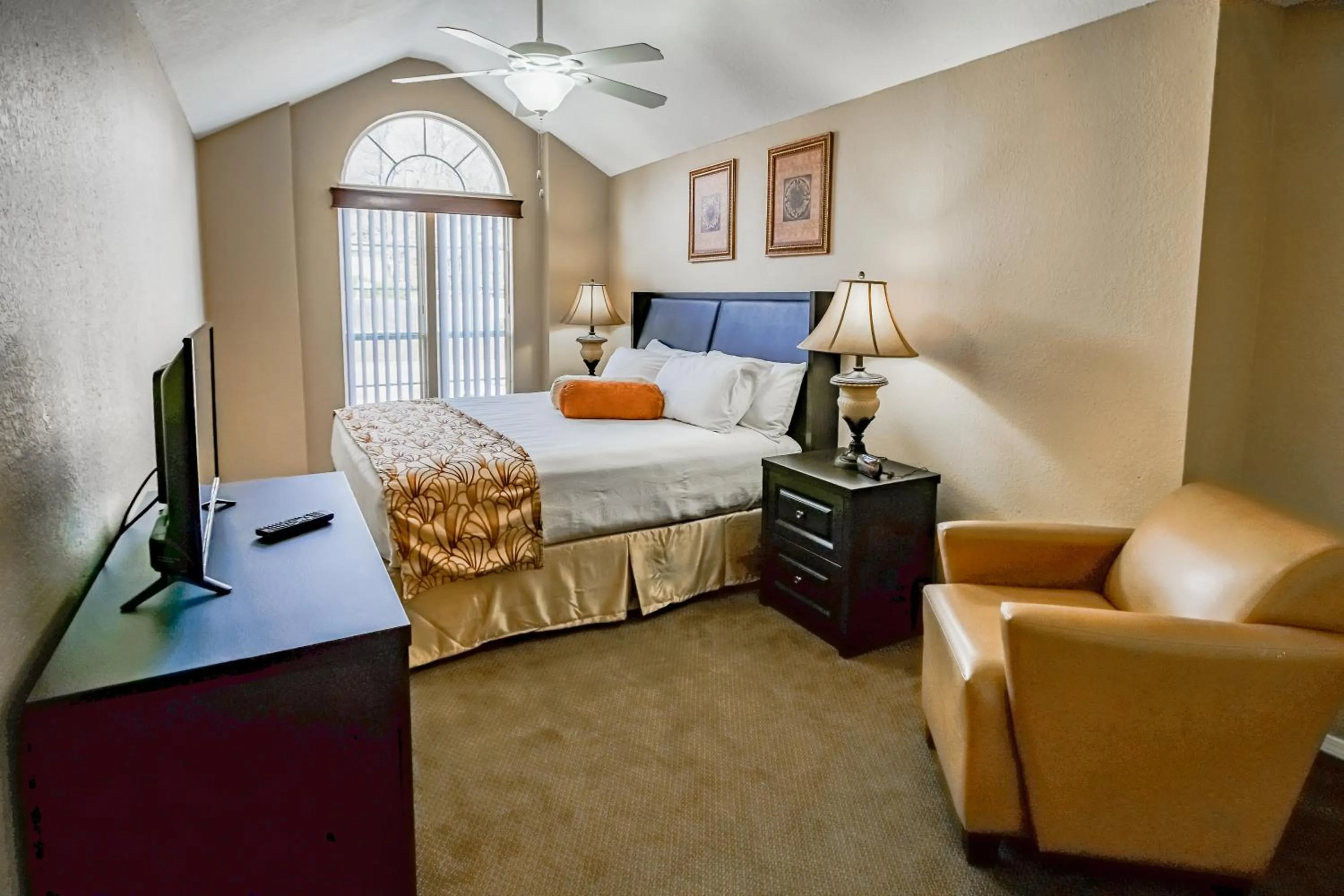 Bedroom, Bed in The Townhouses