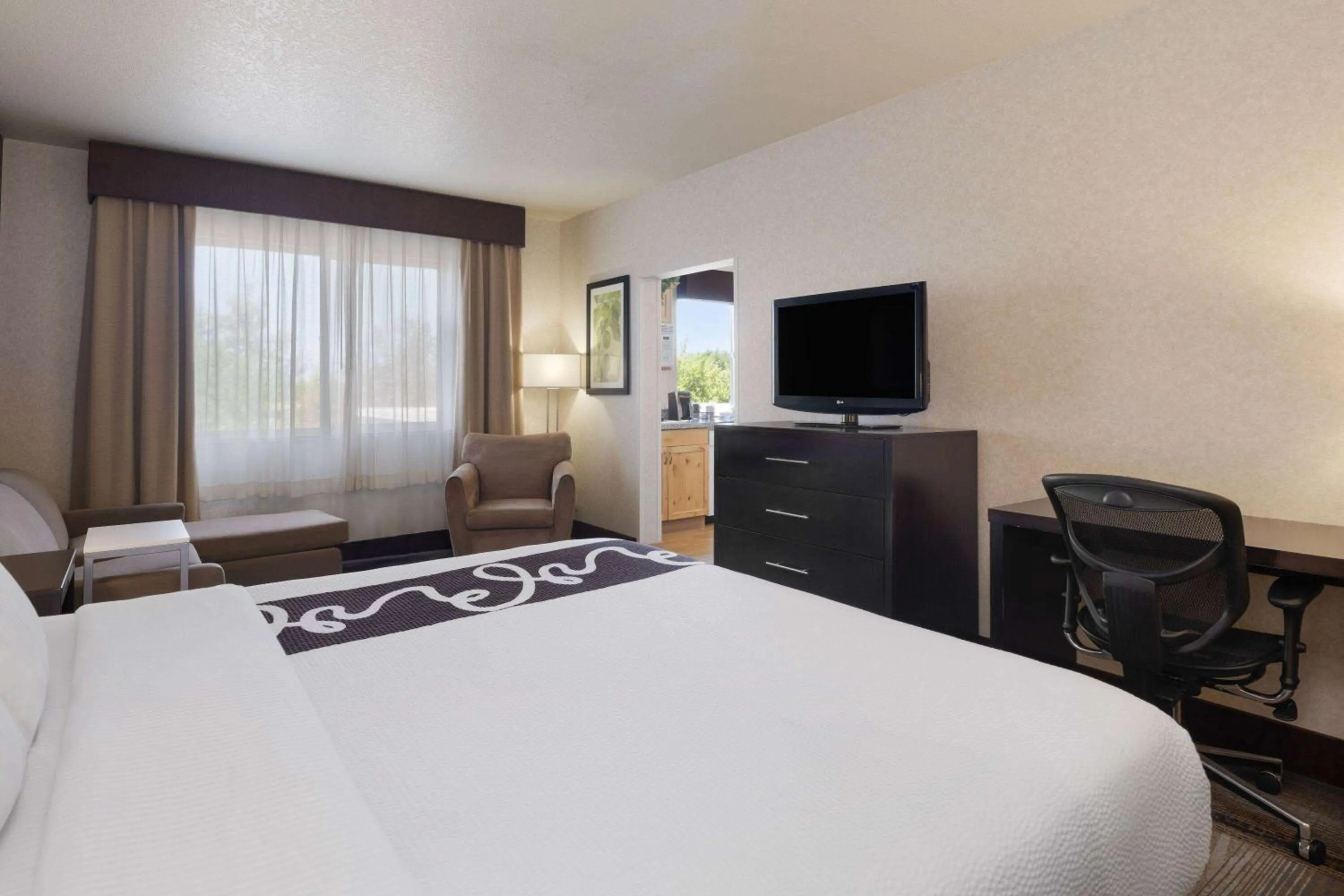 Photo of the whole room, Bed in La Quinta by Wyndham Idaho Falls/Ammon