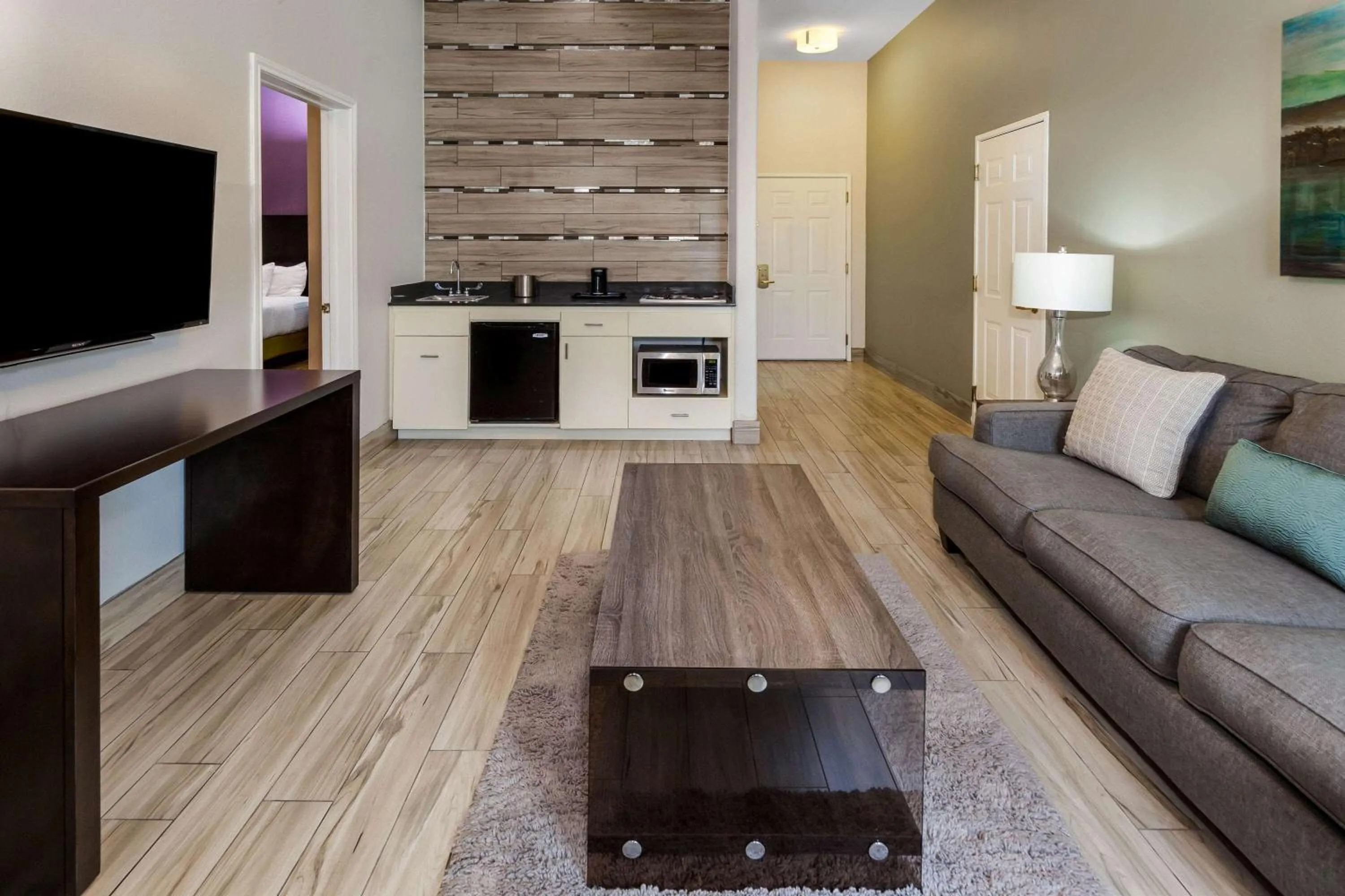 Photo of the whole room in La Quinta by Wyndham Laredo Airport