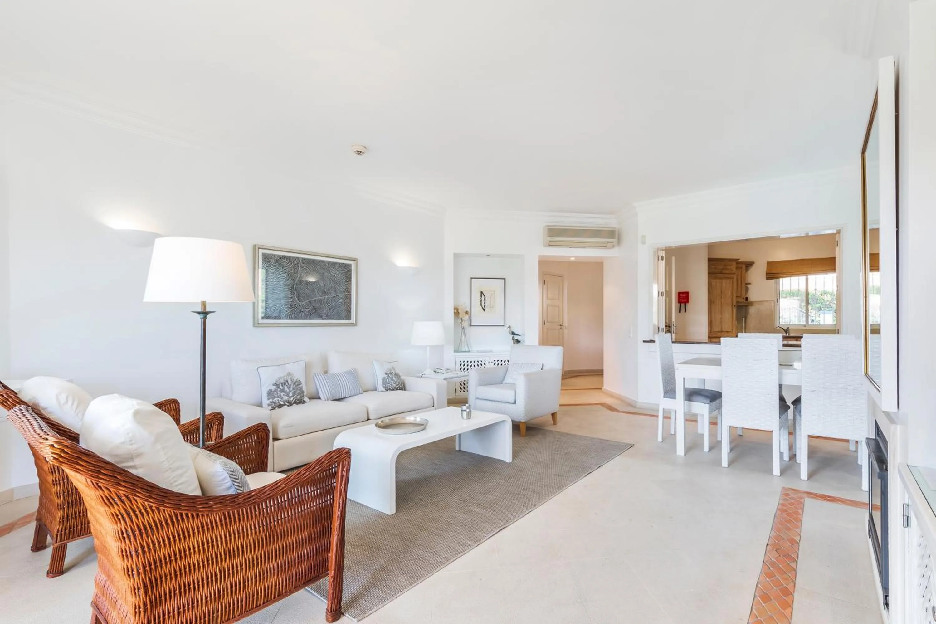 Communal lounge/ TV room in Encosta Do Lago Resort Club