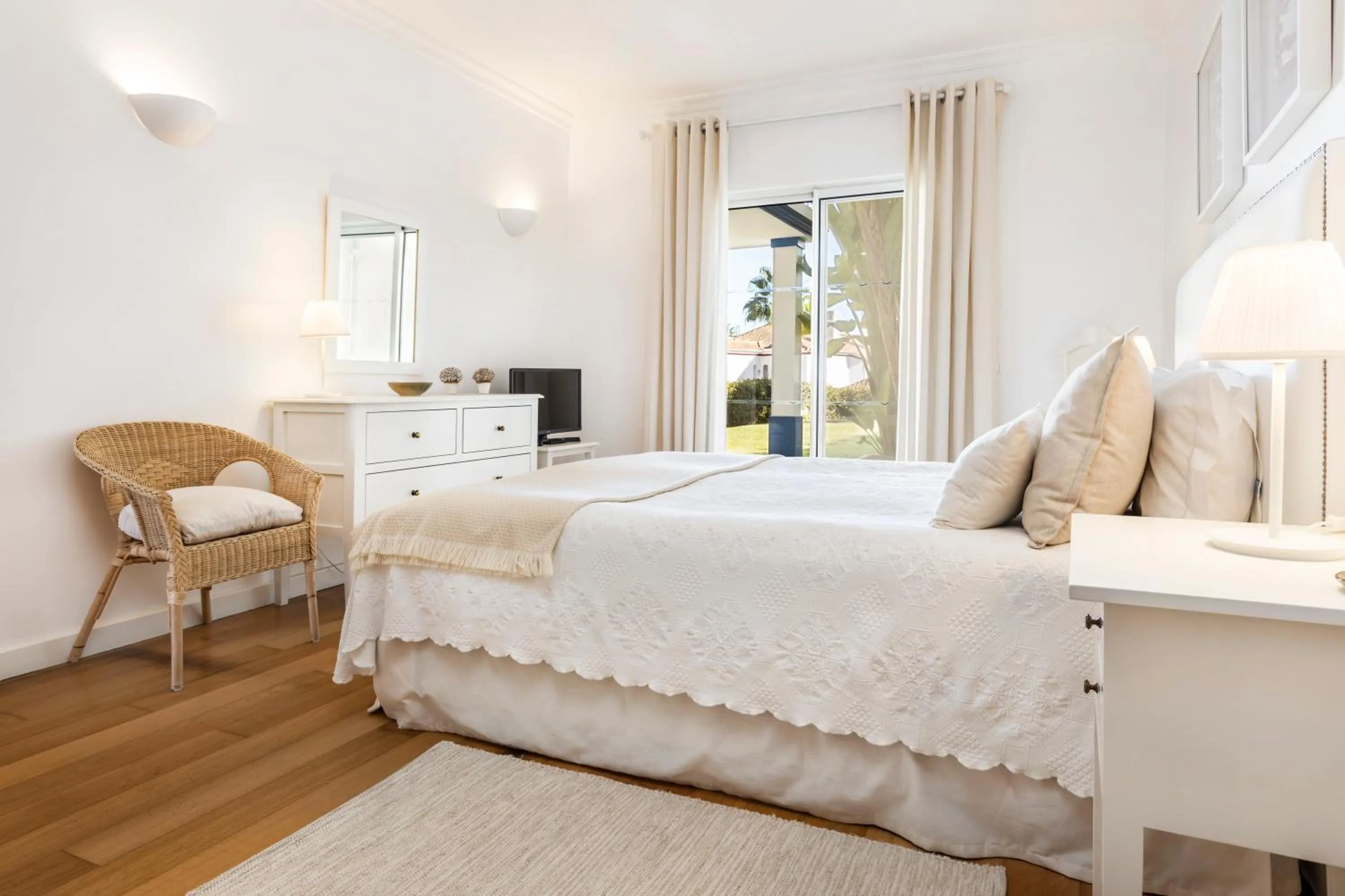 Bedroom, Bed in Encosta Do Lago Resort Club