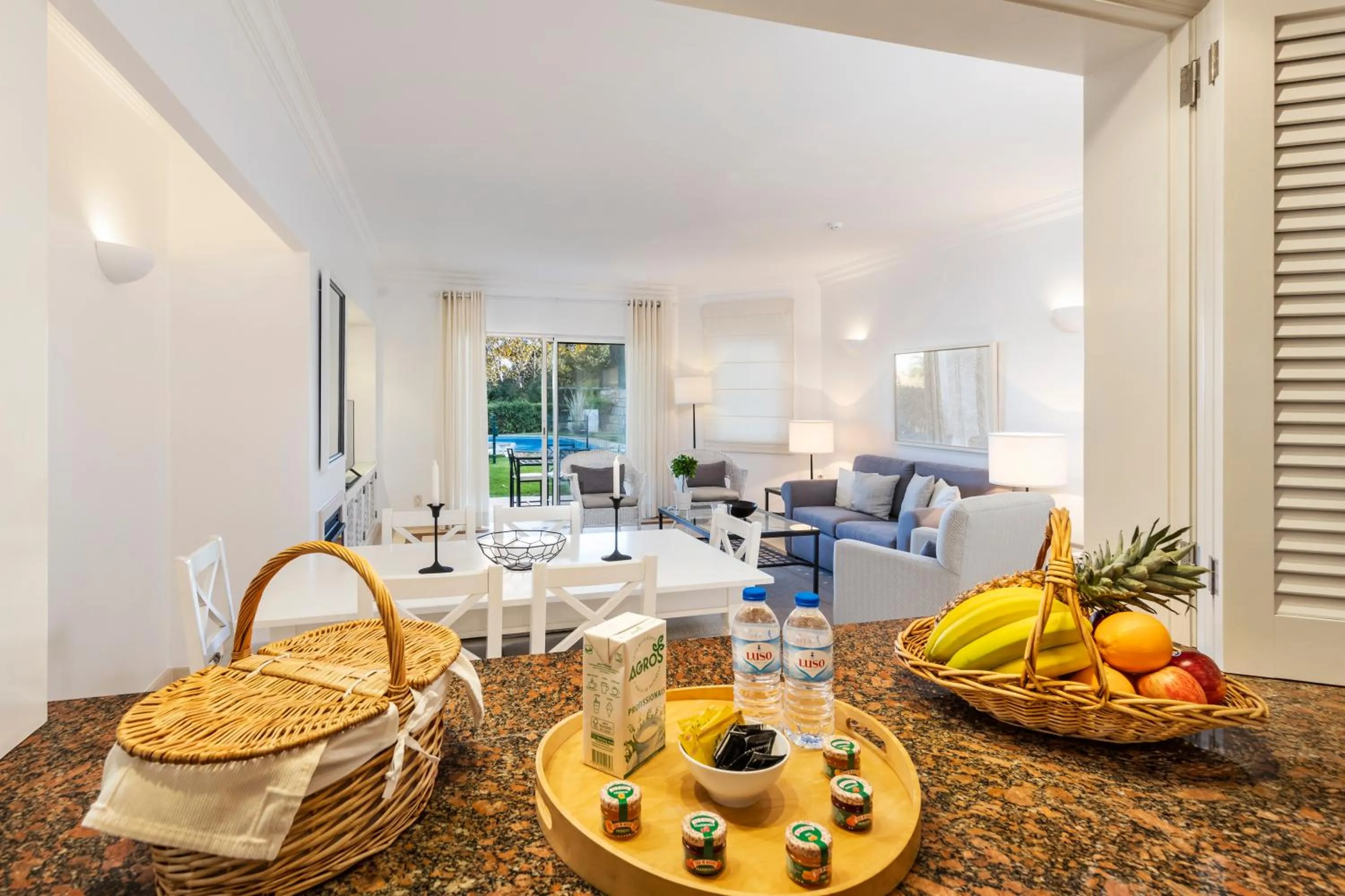 Communal lounge/ TV room in Encosta Do Lago Resort Club