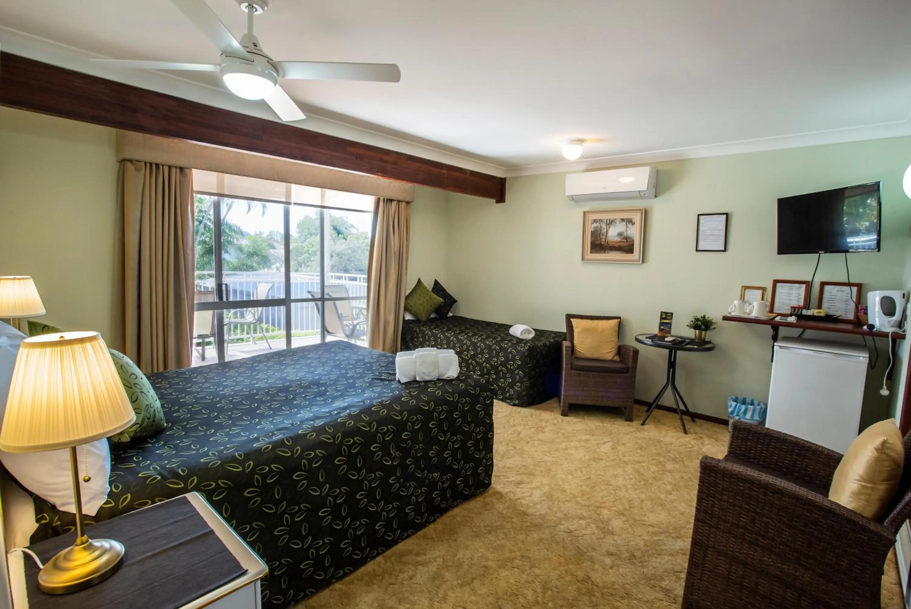 Photo of the whole room, Bed in Ainslie Manor Guest House