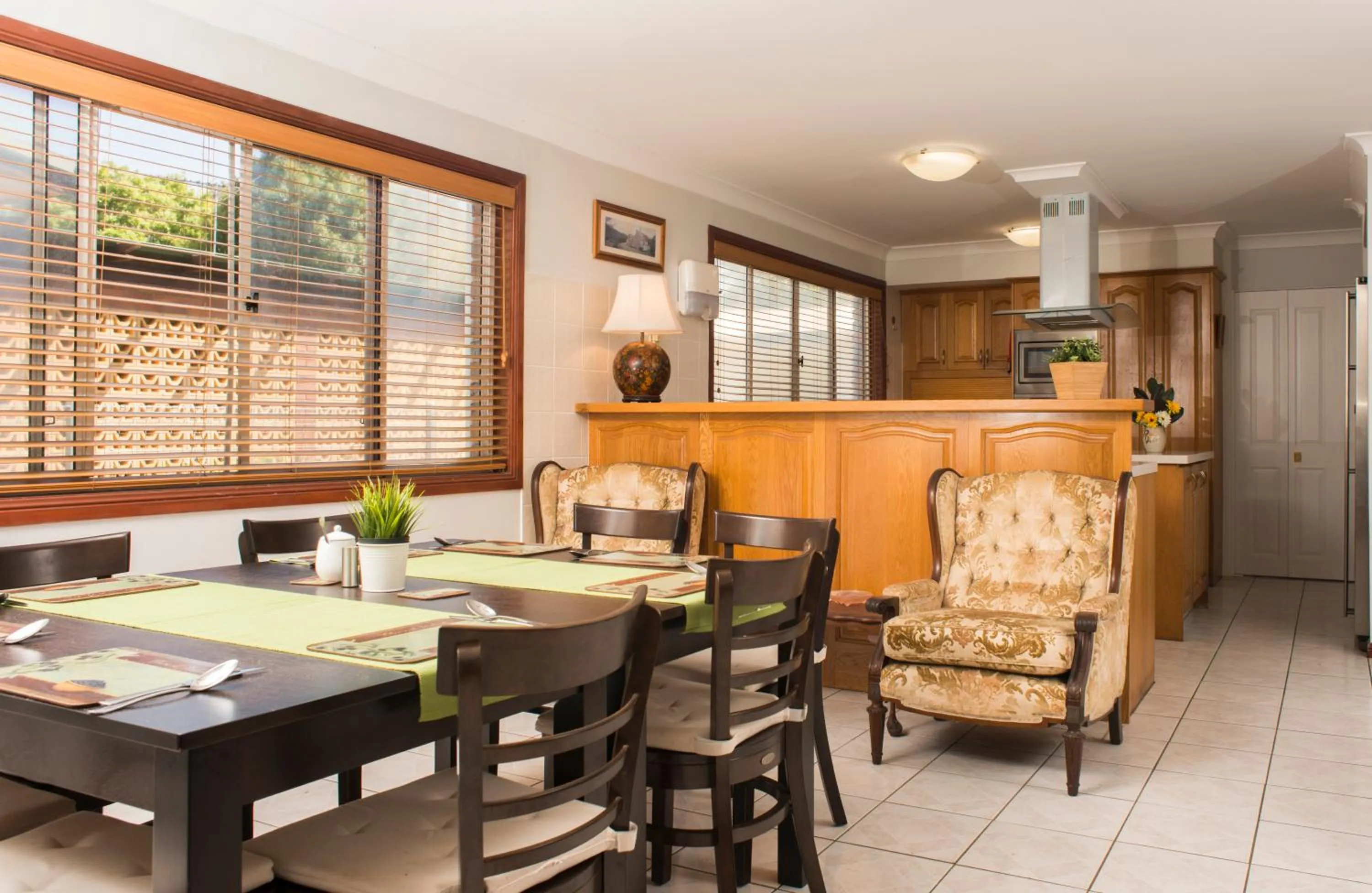 Food and drinks in Ainslie Manor Guest House