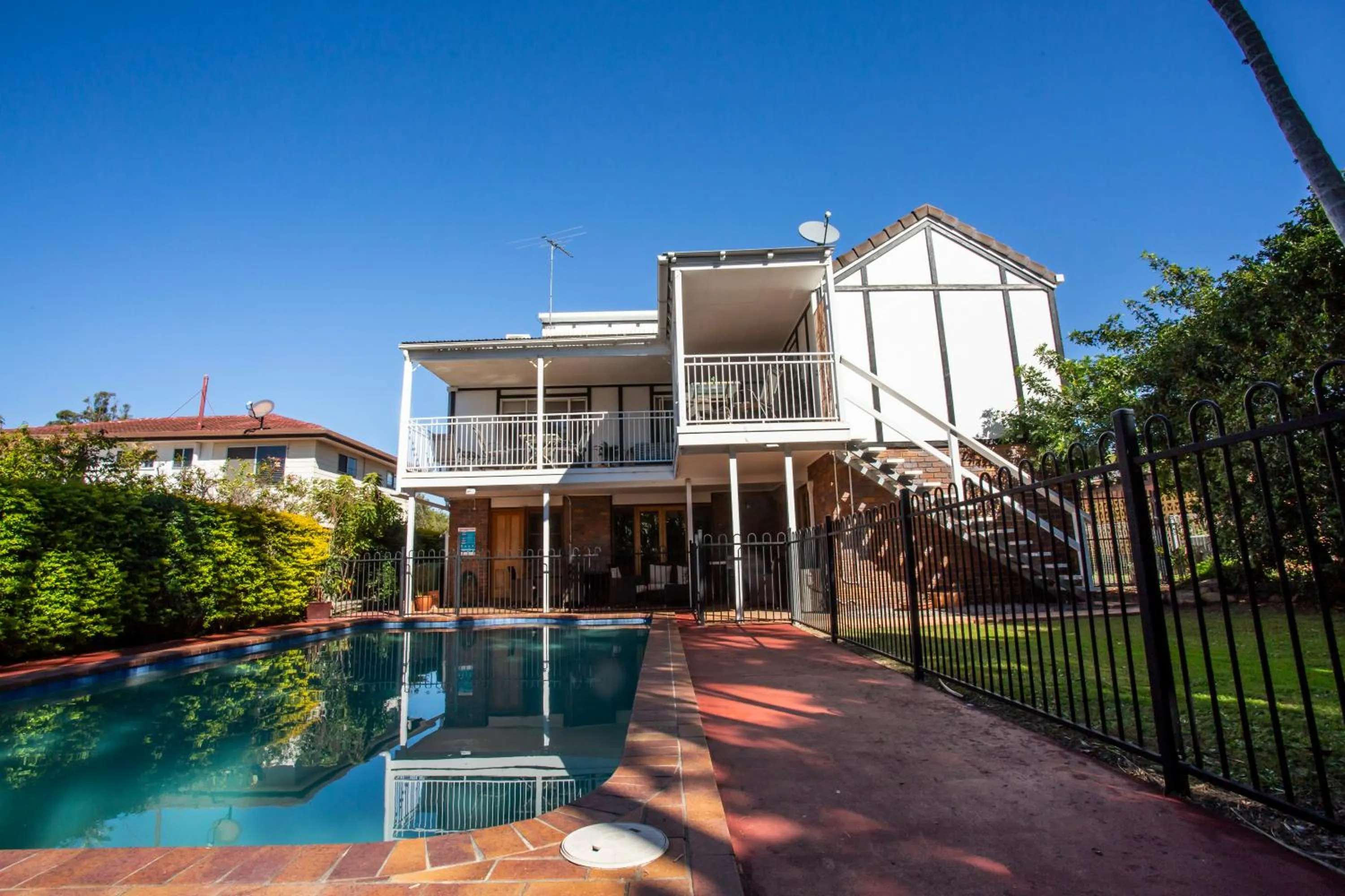 Property building in Ainslie Manor Guest House