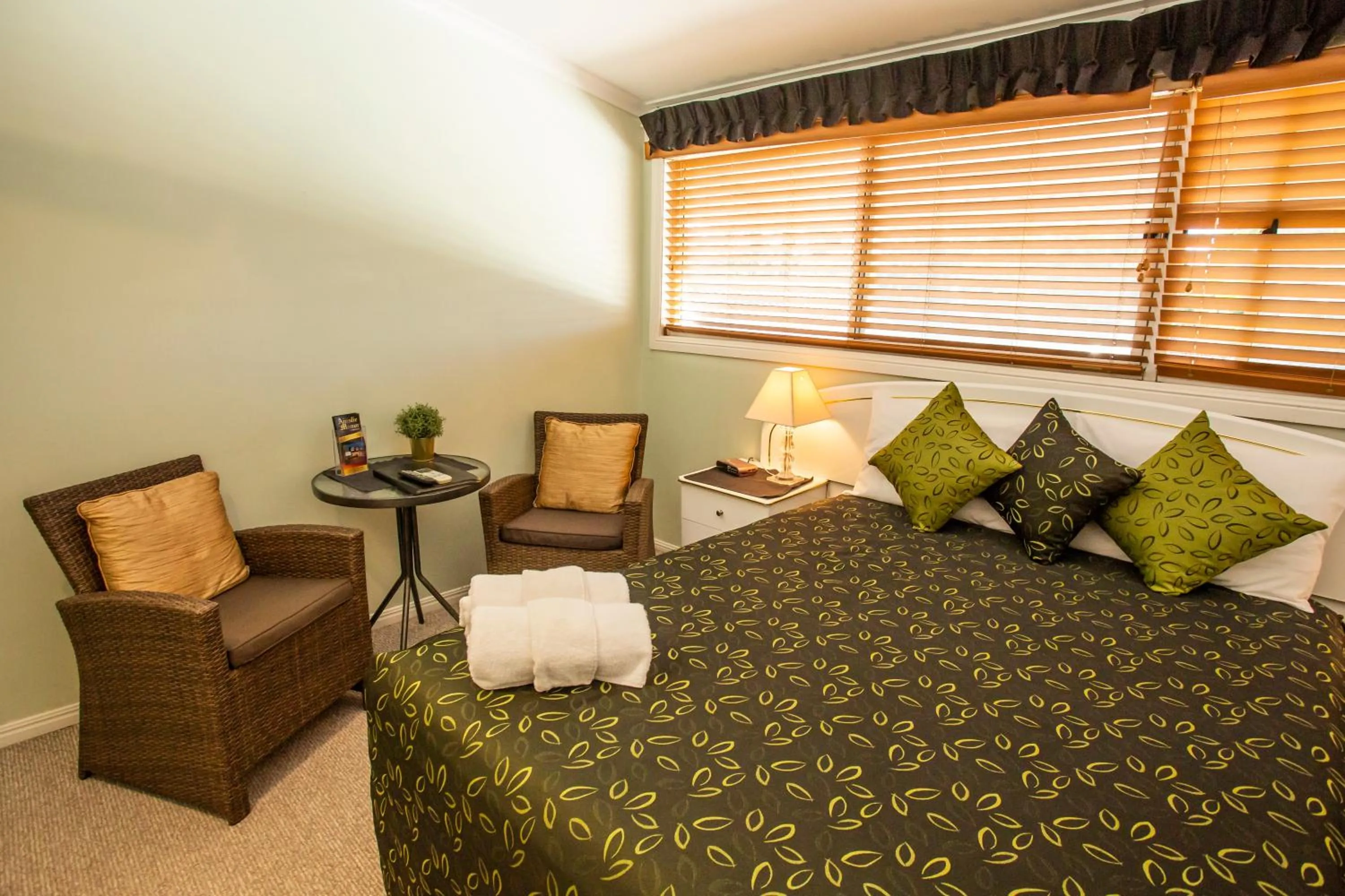 Bedroom, Bed in Ainslie Manor Guest House