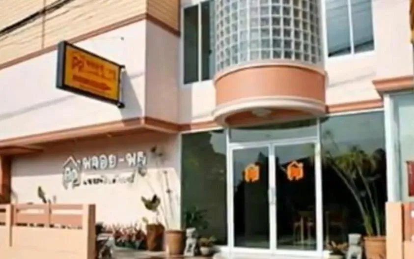 Facade/entrance in Ploy Puu Residence