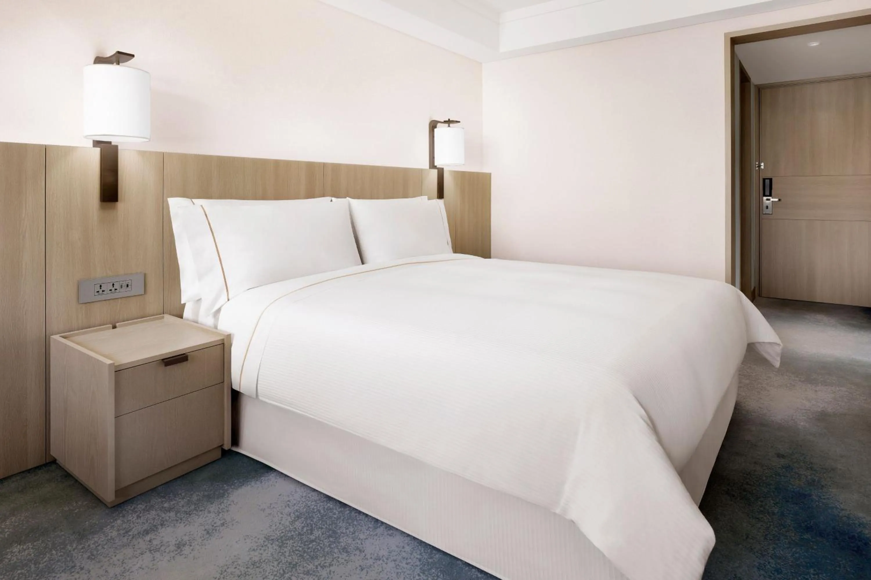 Photo of the whole room, Bed in The Westin Josun Busan