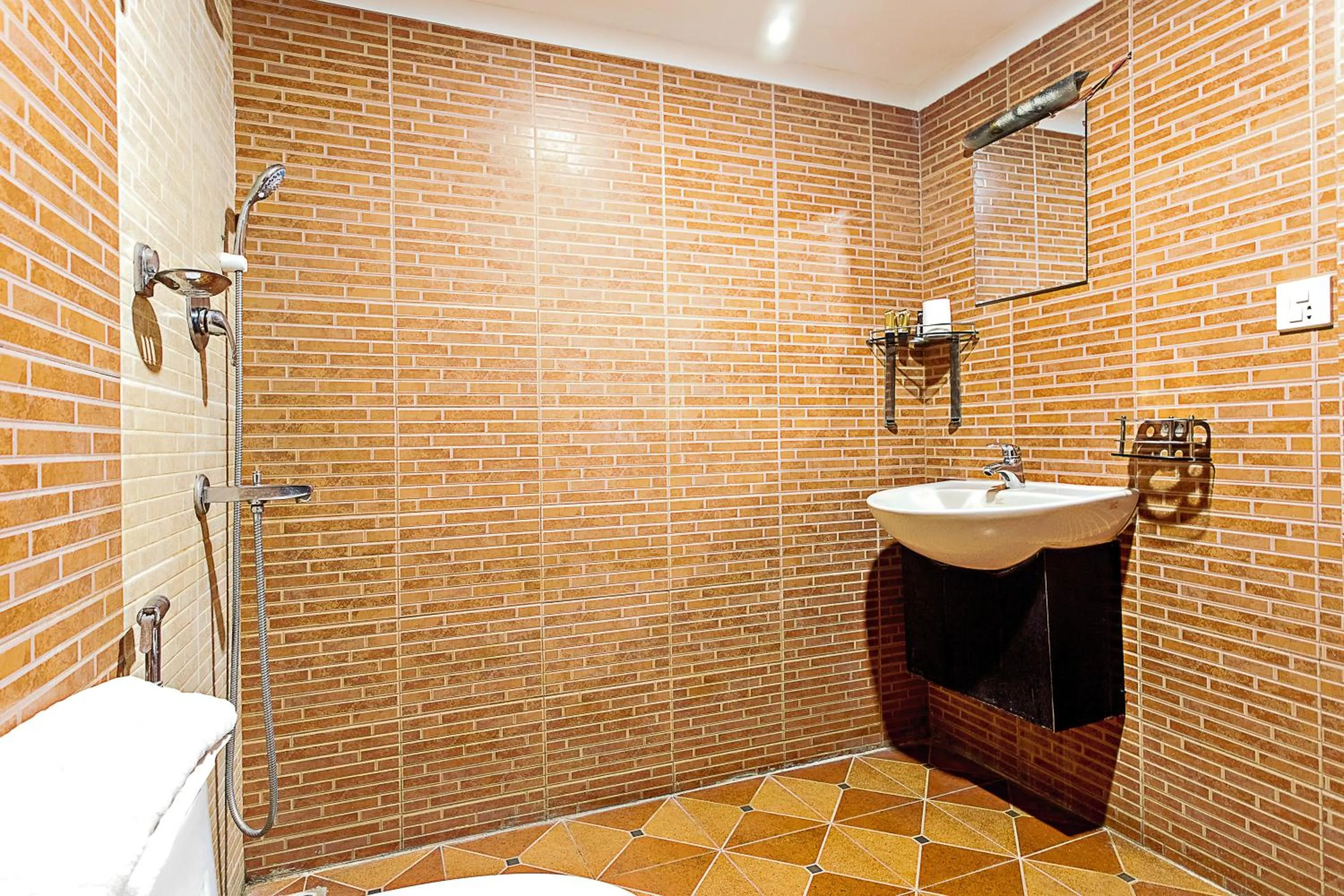 Bathroom in Gaju Suite Hotel