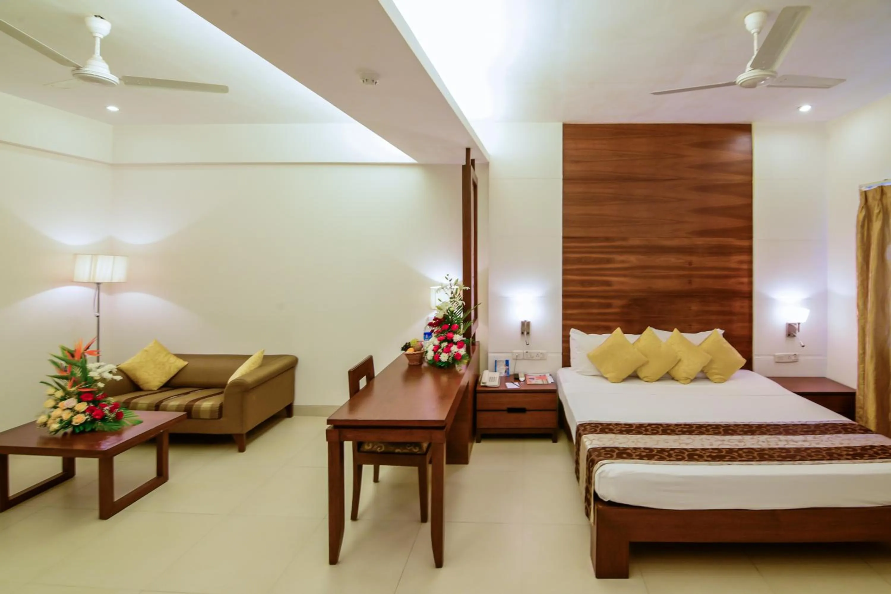 Photo of the whole room, Bed in La-Paz Gardens Beacon Hotel - Vasco da Gama Goa