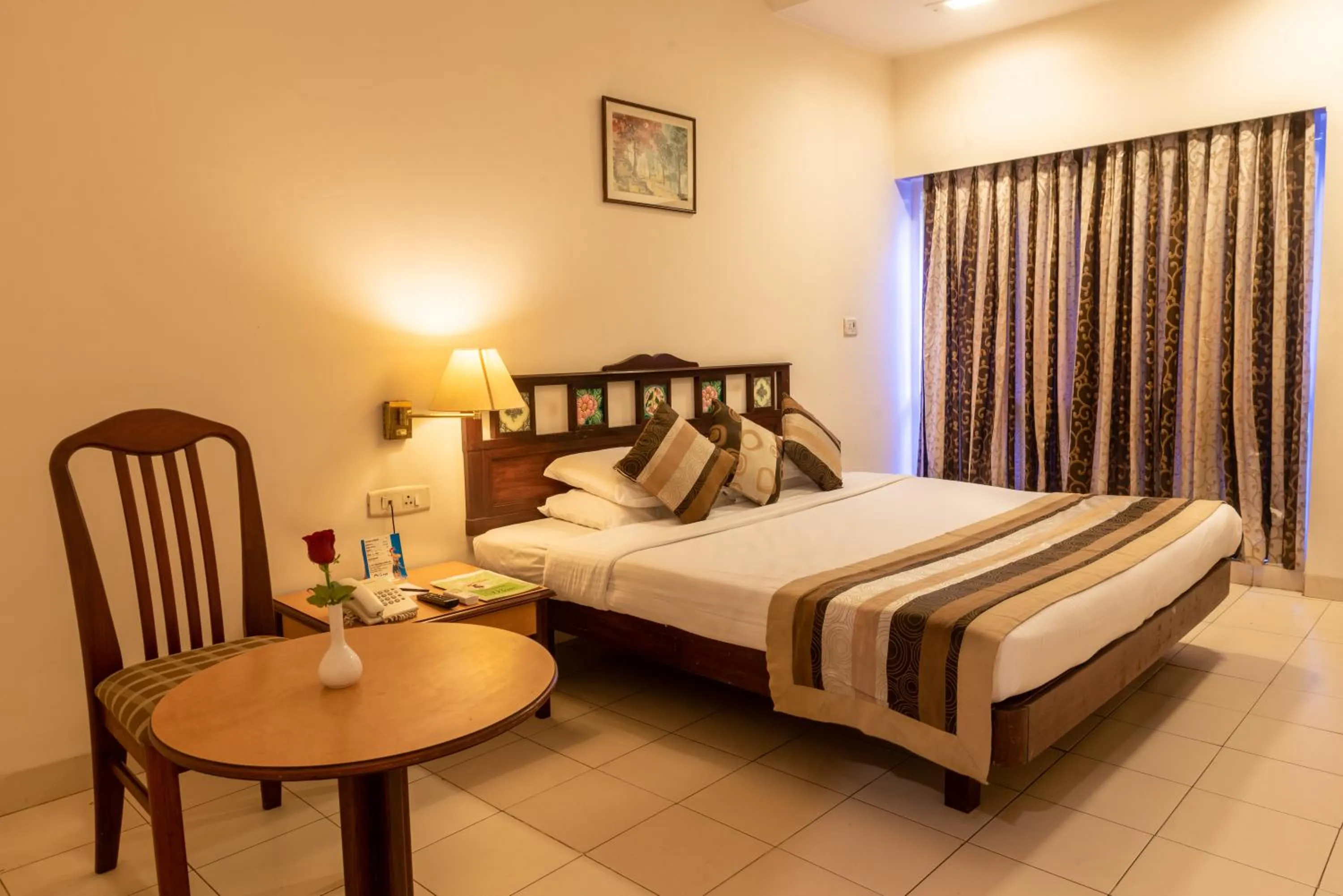 Bedroom, Bed in La-Paz Gardens Beacon Hotel - Vasco da Gama Goa