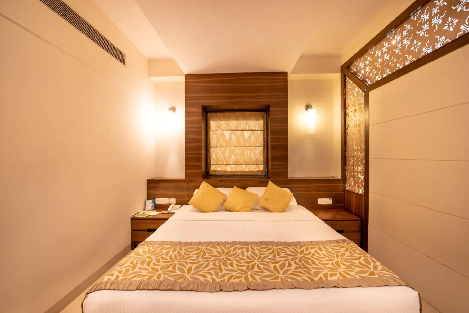 Bed in La-Paz Gardens Beacon Hotel - Vasco da Gama Goa