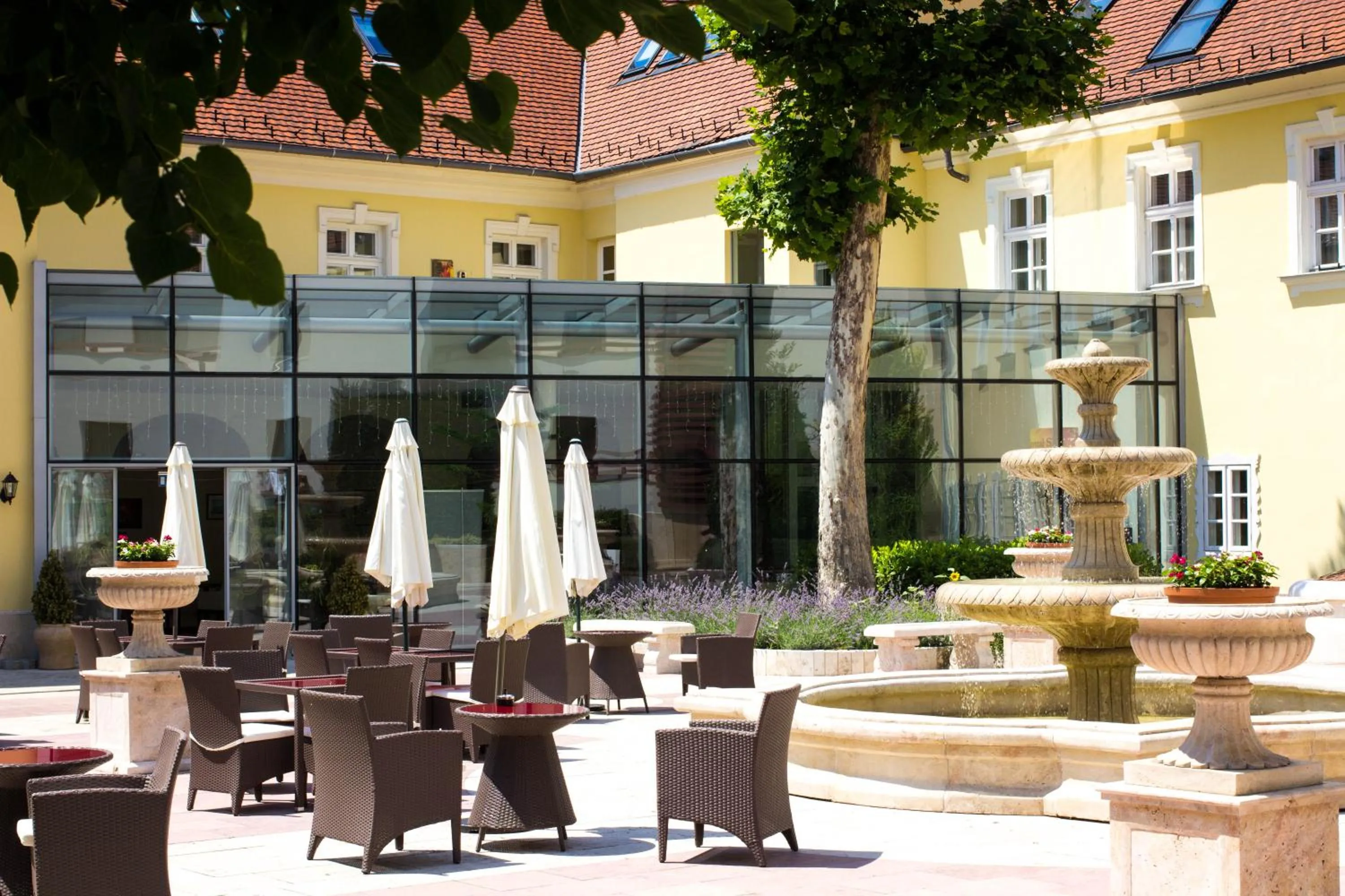 Restaurant/places to eat in Hotel Kristály Imperial