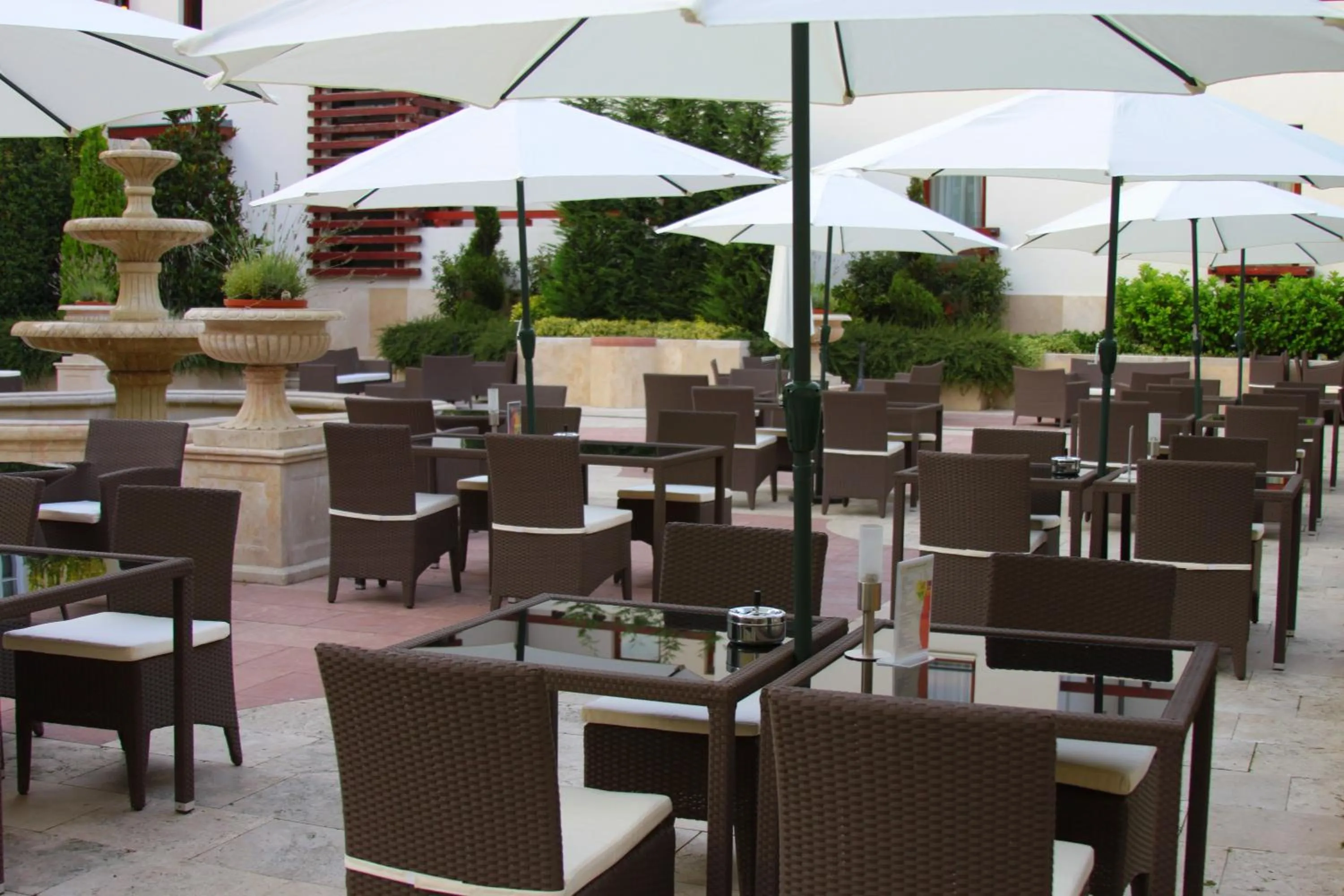 Restaurant/places to eat in Hotel Kristály Imperial