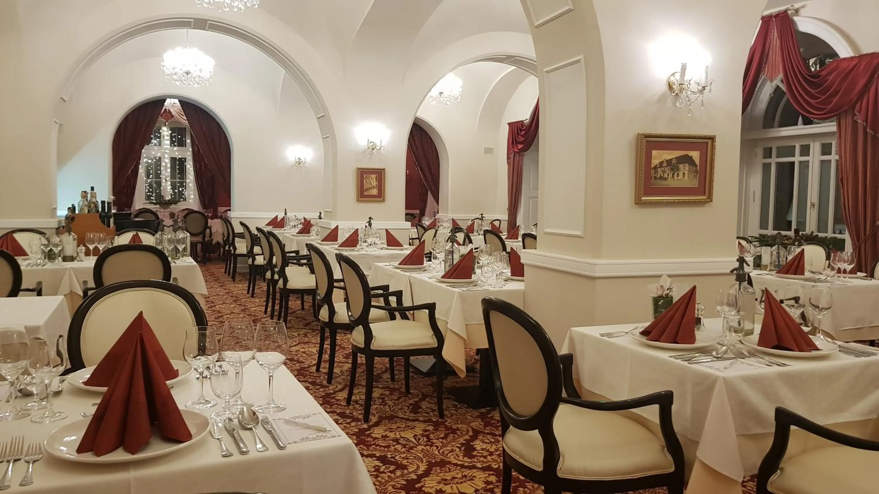 Restaurant/places to eat in Hotel Kristály Imperial