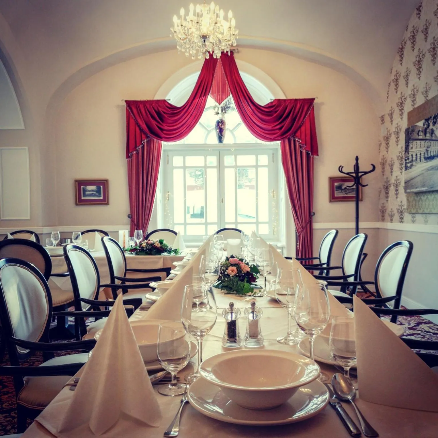 Restaurant/places to eat in Hotel Kristály Imperial