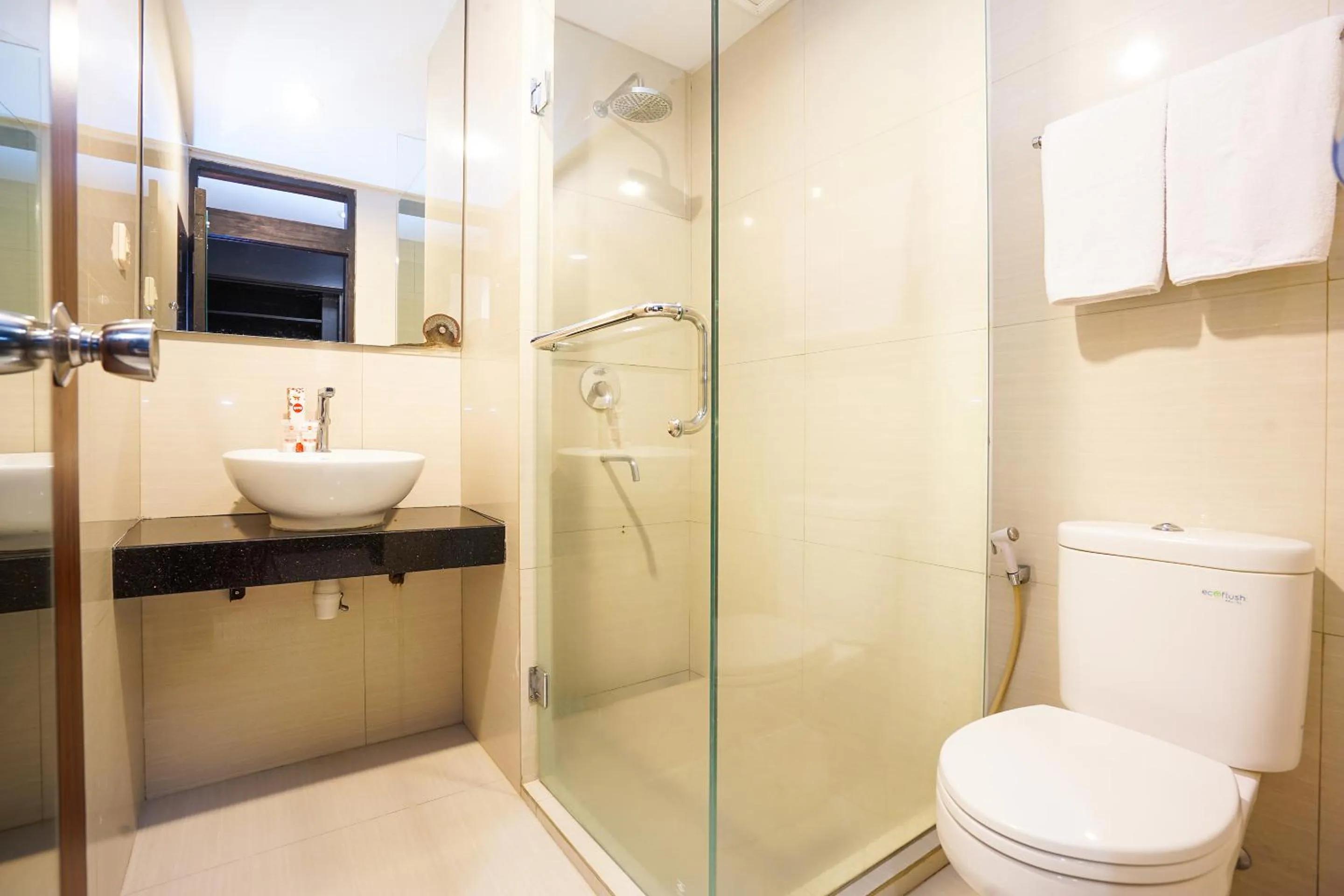 Bathroom in New Grand Park Hotel