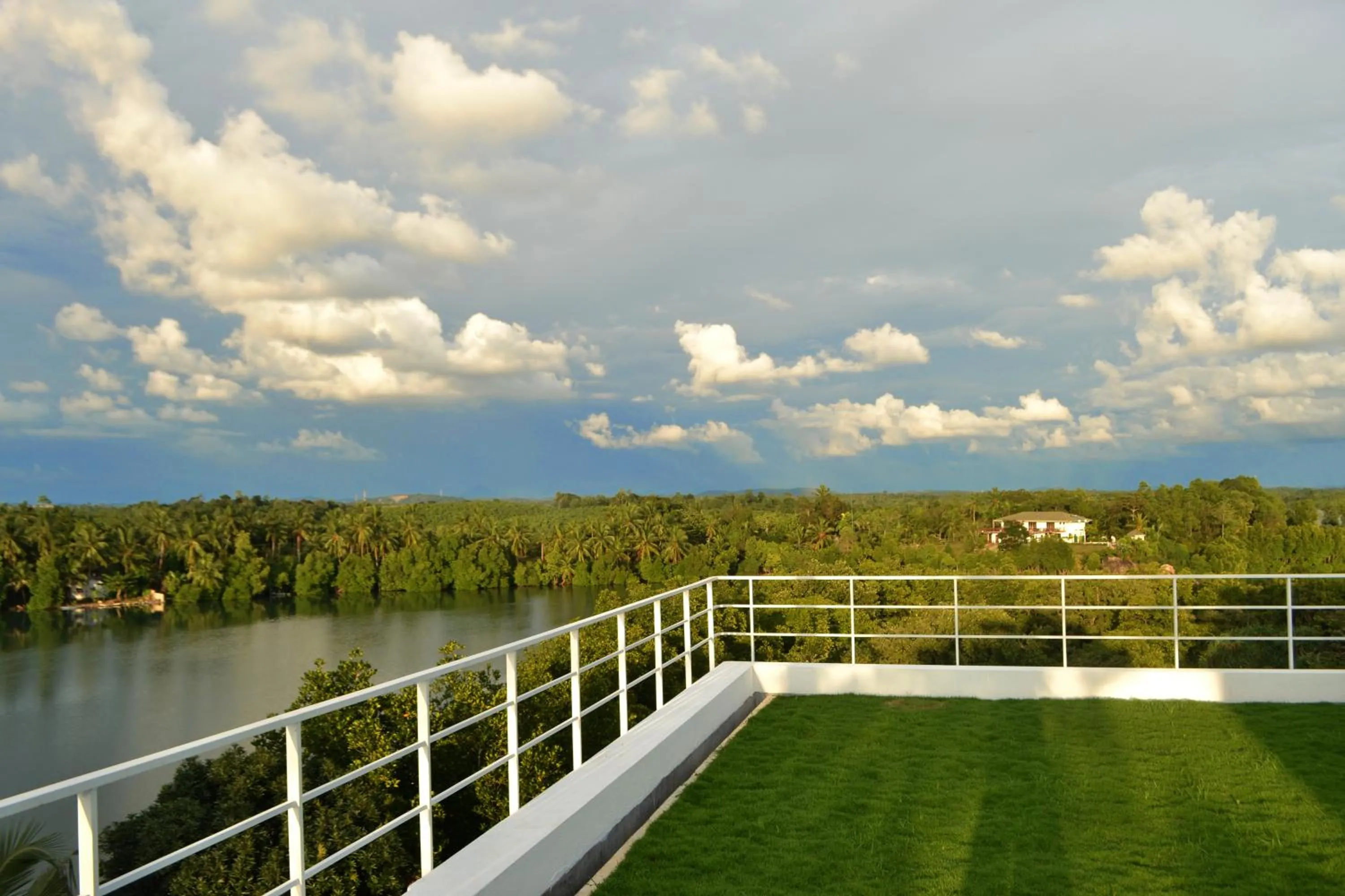 Property building in 33 Lake Terrace