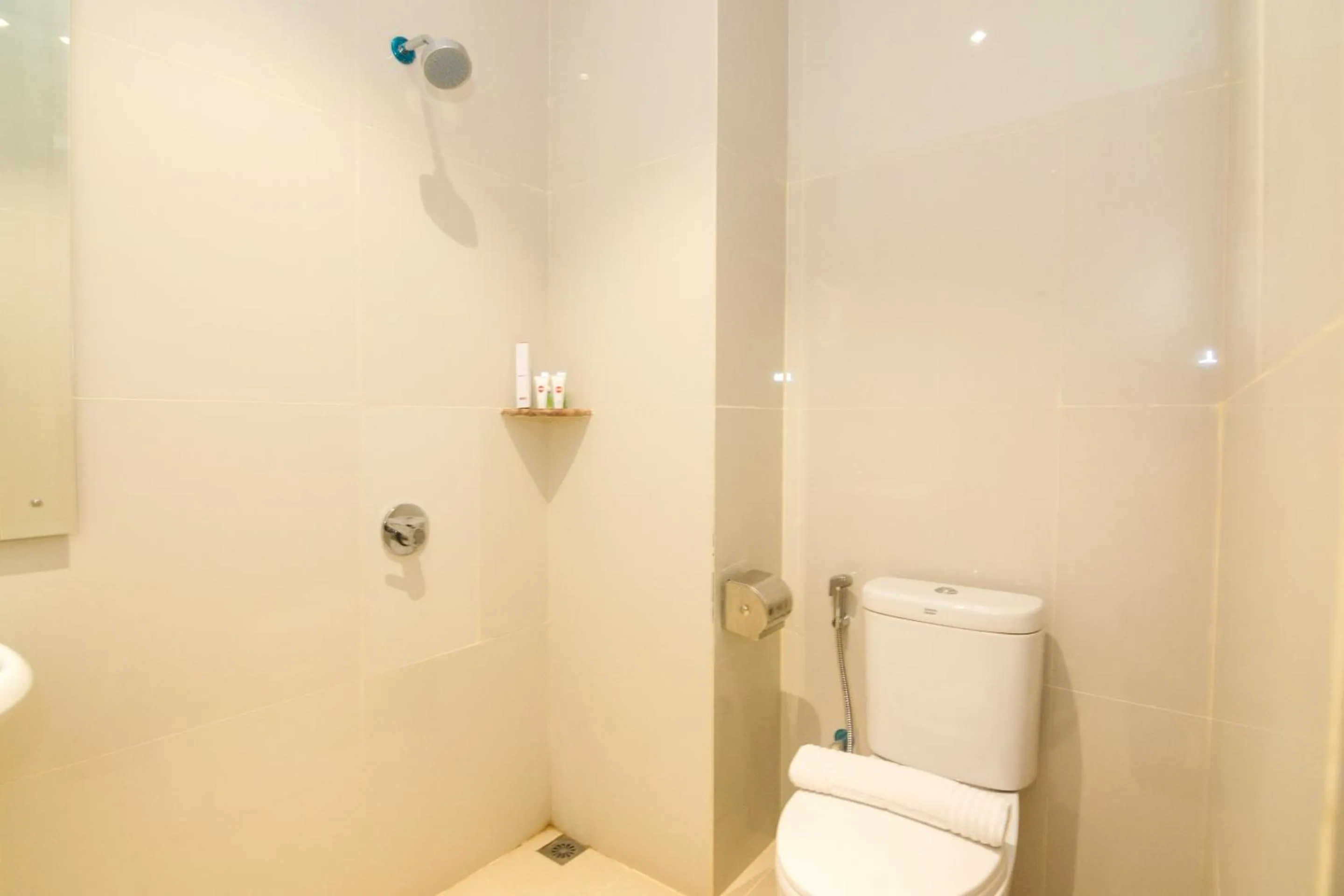 Bathroom in Blitz Hotel Batam Centre