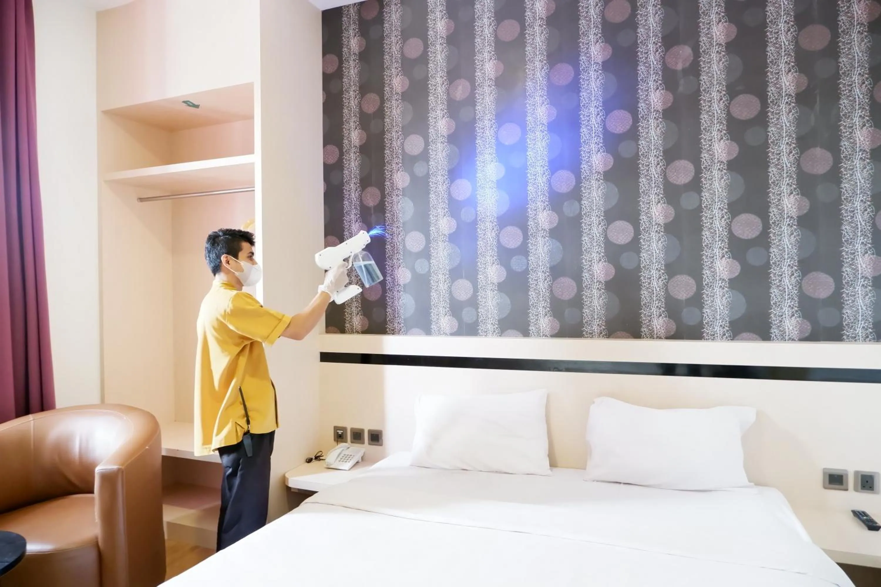 Bedroom, Bed in Blitz Hotel Batam Centre