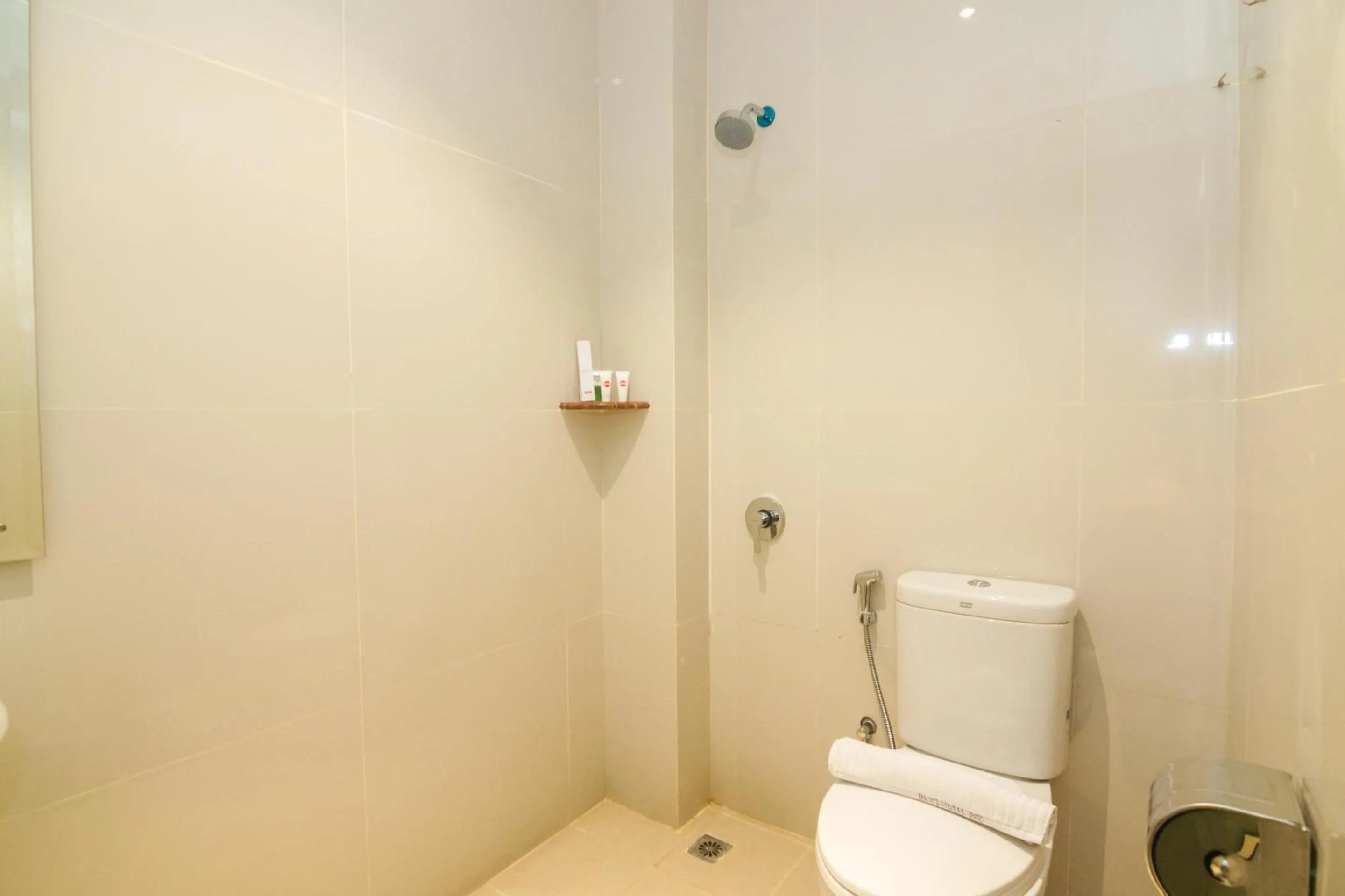 Bathroom in Blitz Hotel Batam Centre