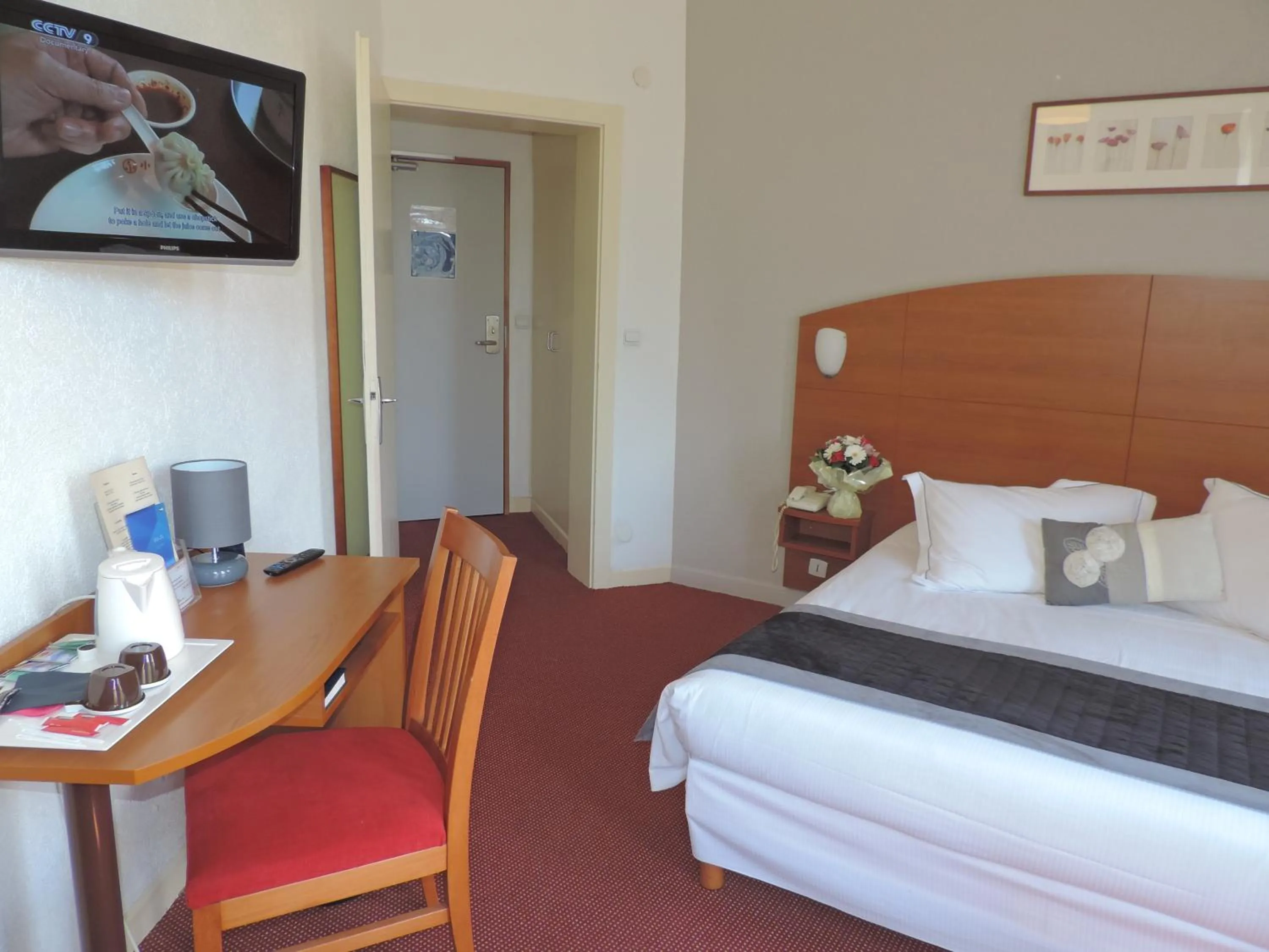 Bedroom, Bed in Hôtel Alerion Centre Gare