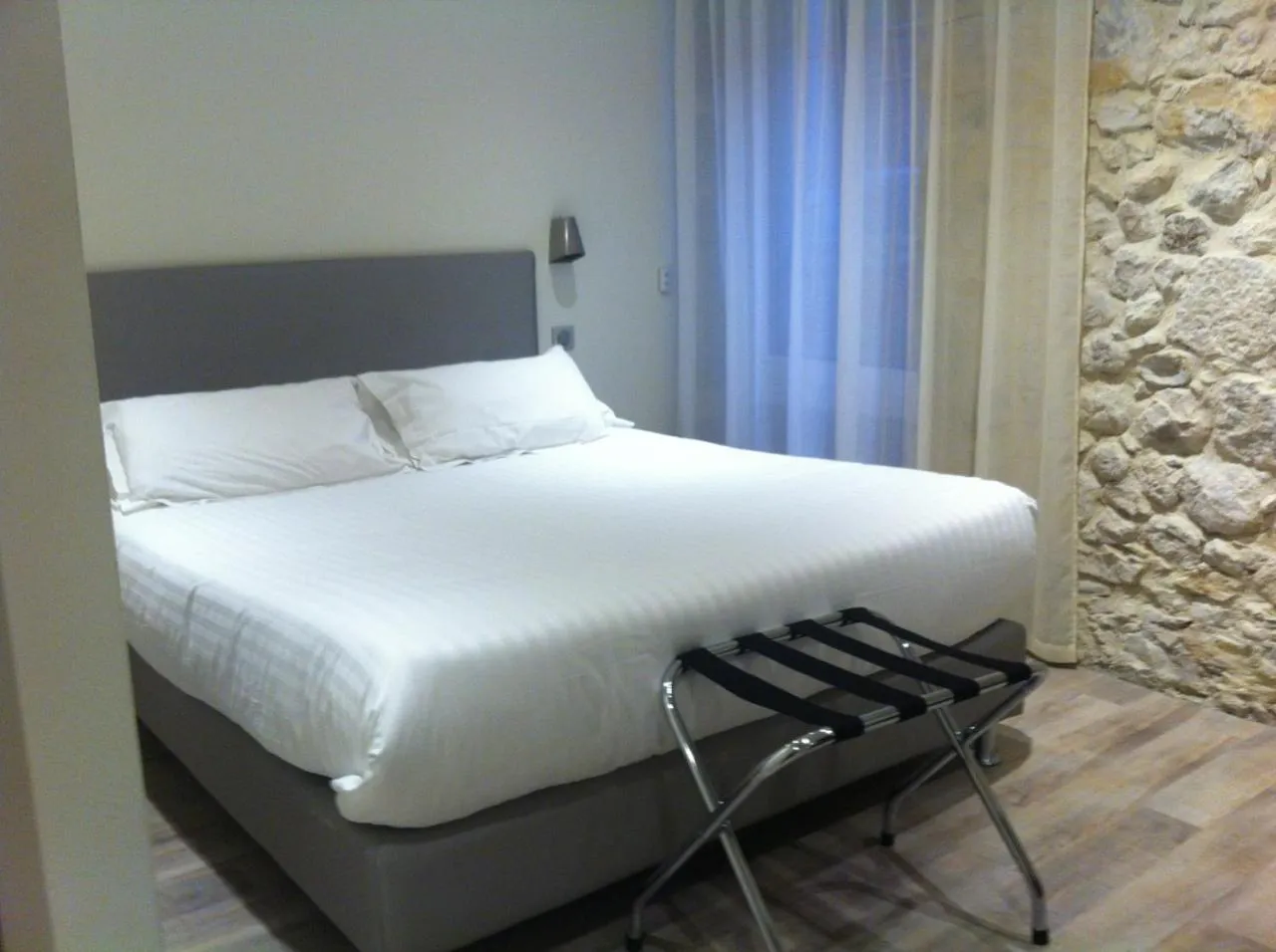 Bedroom, Bed in Hotel de la Couronne