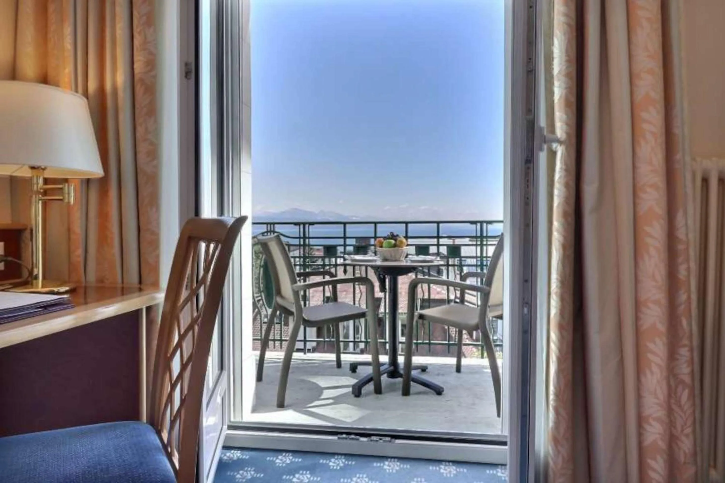 Bedroom in Best Western Plus Hotel Mirabeau