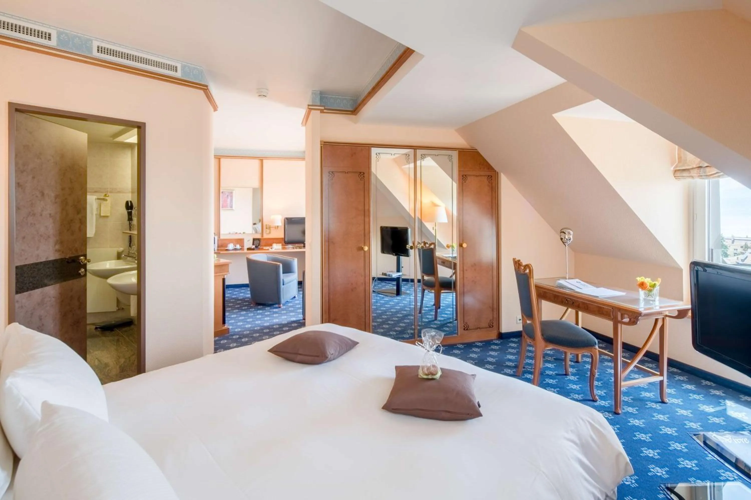 Bedroom, Bed in Best Western Plus Hotel Mirabeau