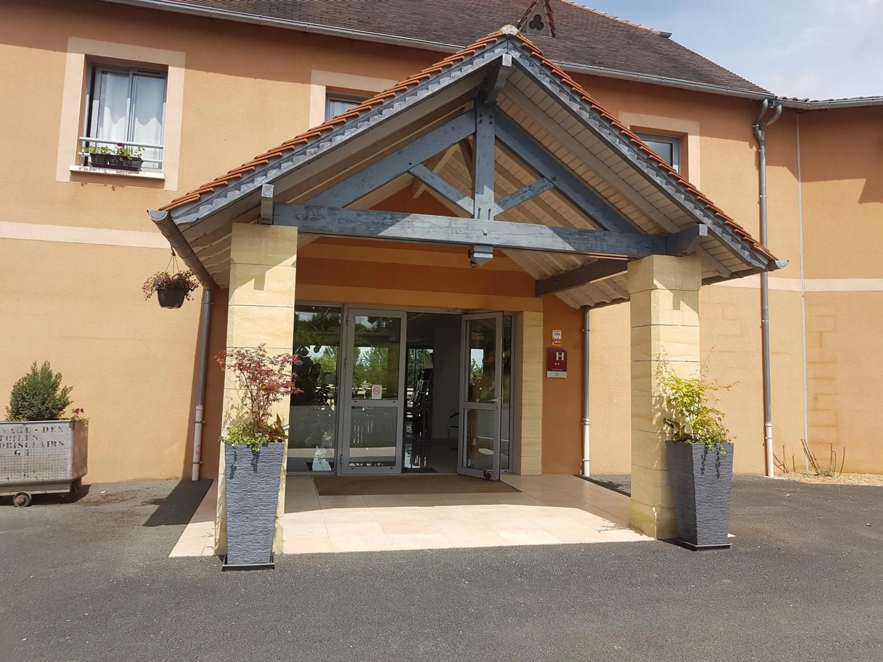Facade/entrance in Au Périgord Noir