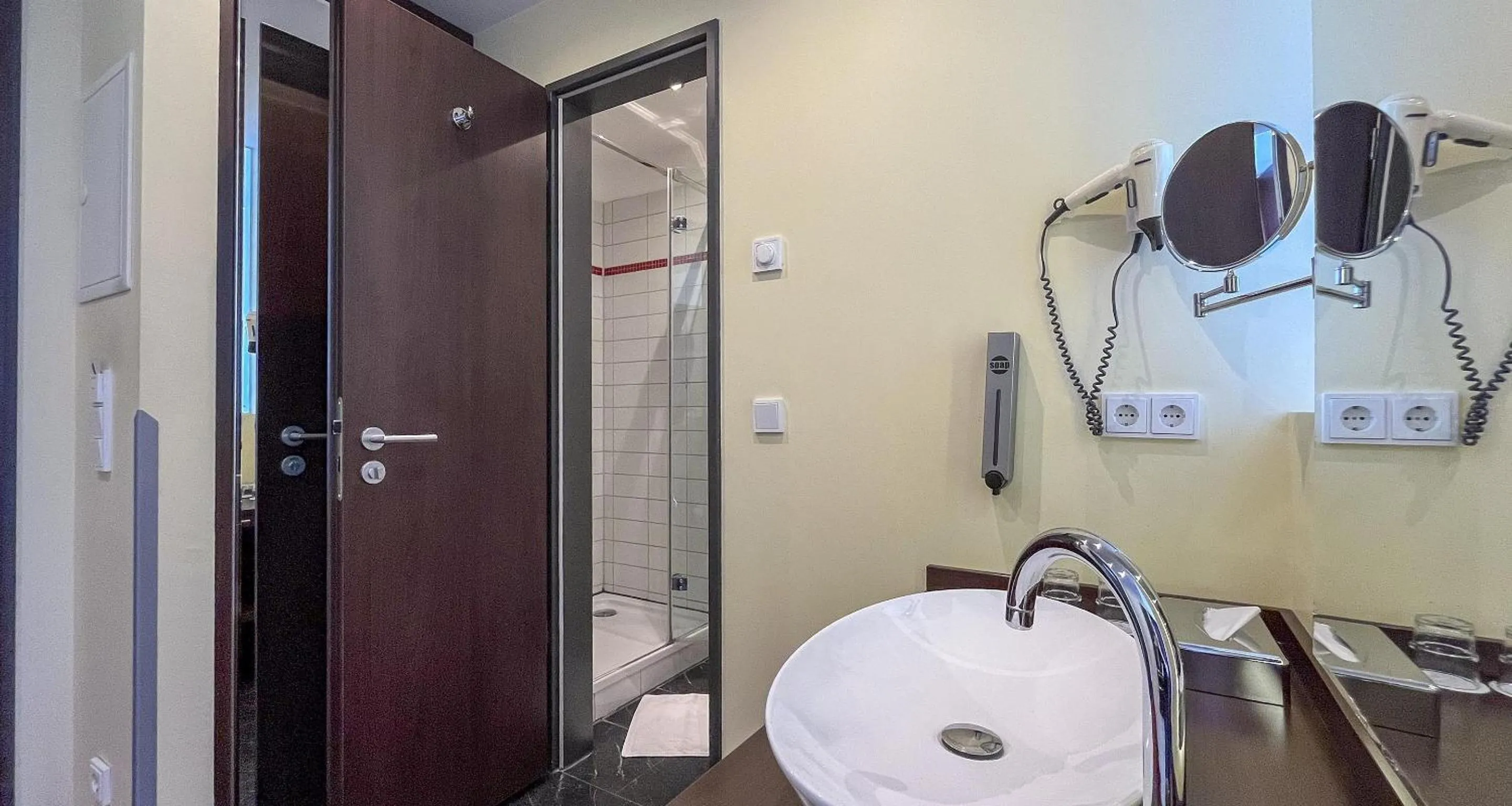 Bathroom in Best Western Plus Plaza Berlin Kurfürstendamm