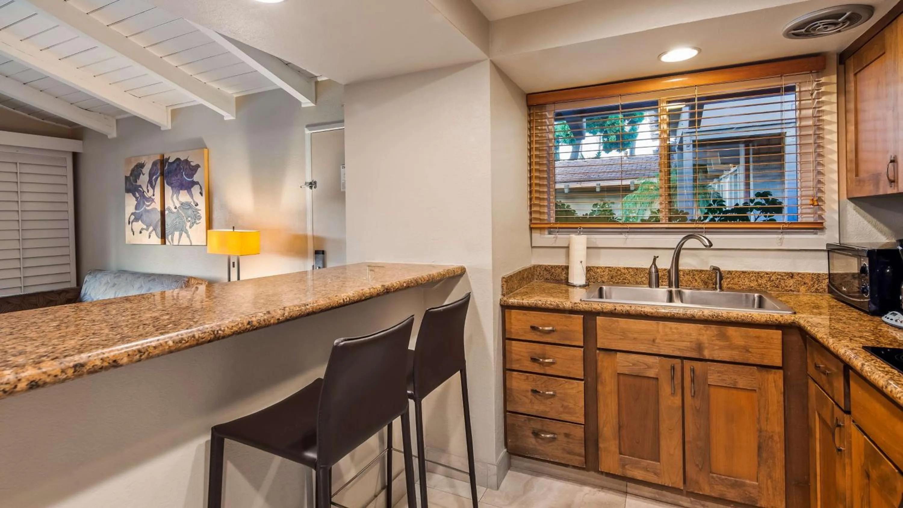 Bedroom in Best Western PLUS Island Palms Hotel & Marina