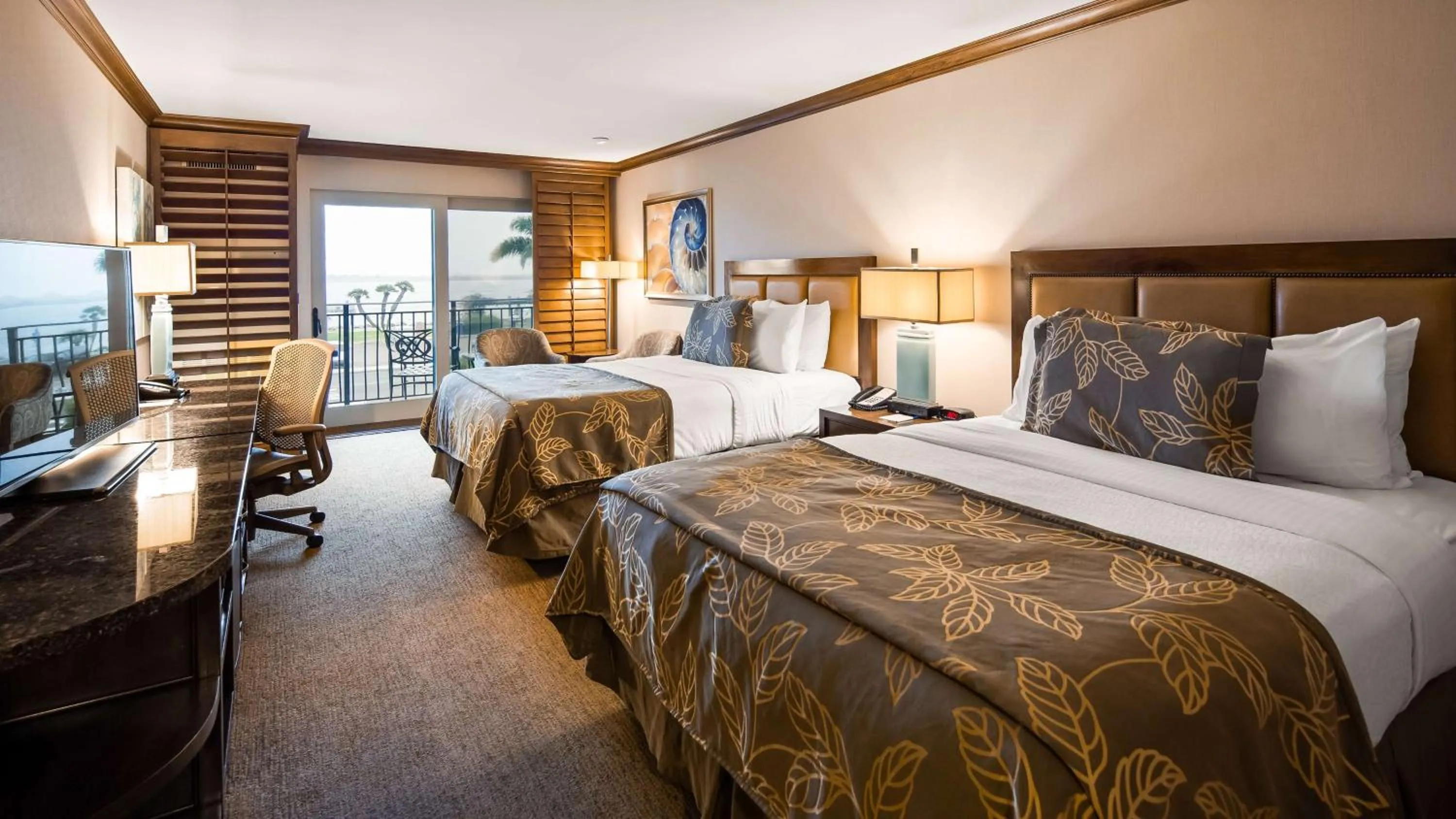 Photo of the whole room, Bed in Best Western PLUS Island Palms Hotel & Marina