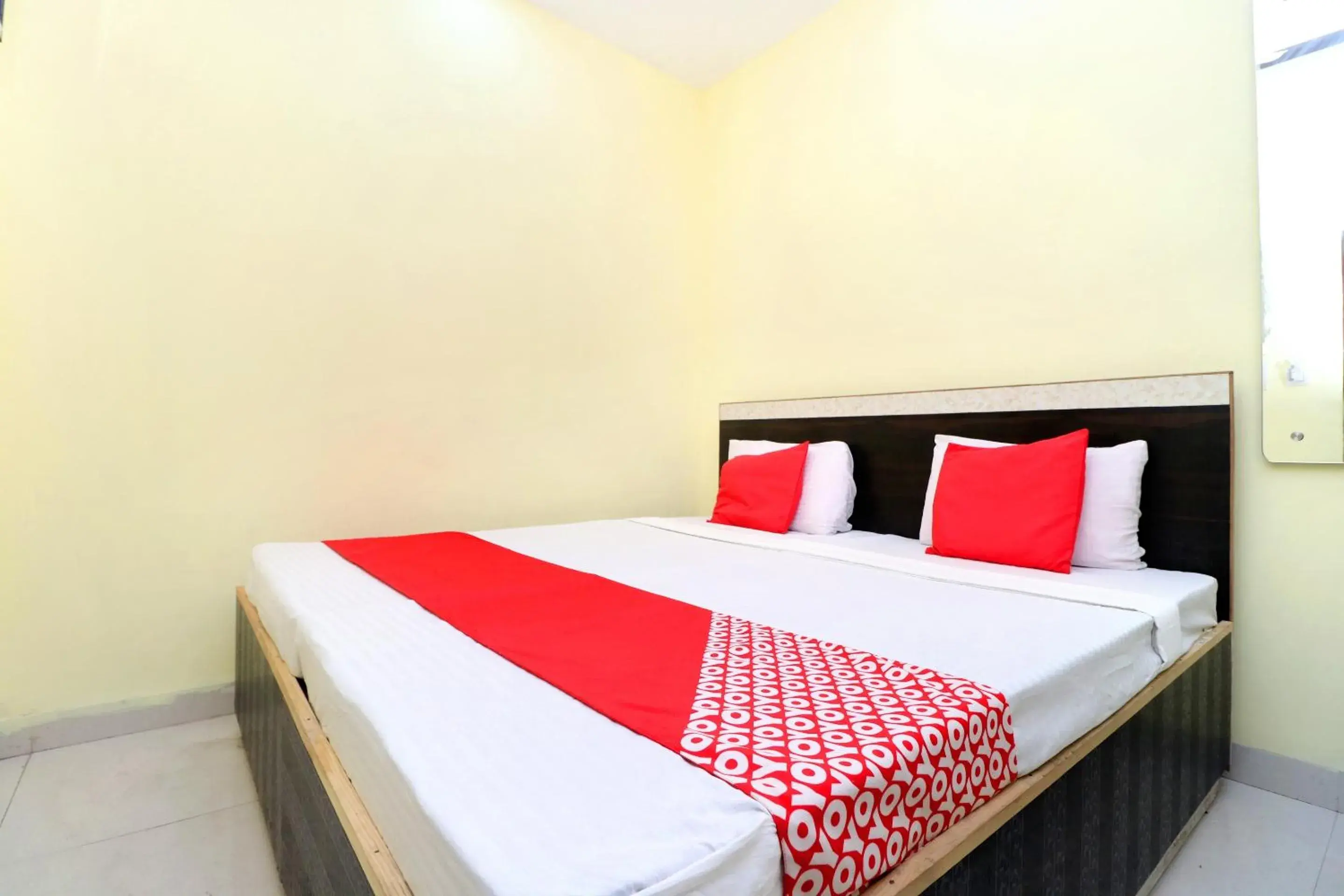 Small Double Room - single occupancy in Hotel O Gian Residency Small Double Room - single occupancy in Hotel O Gian Residency