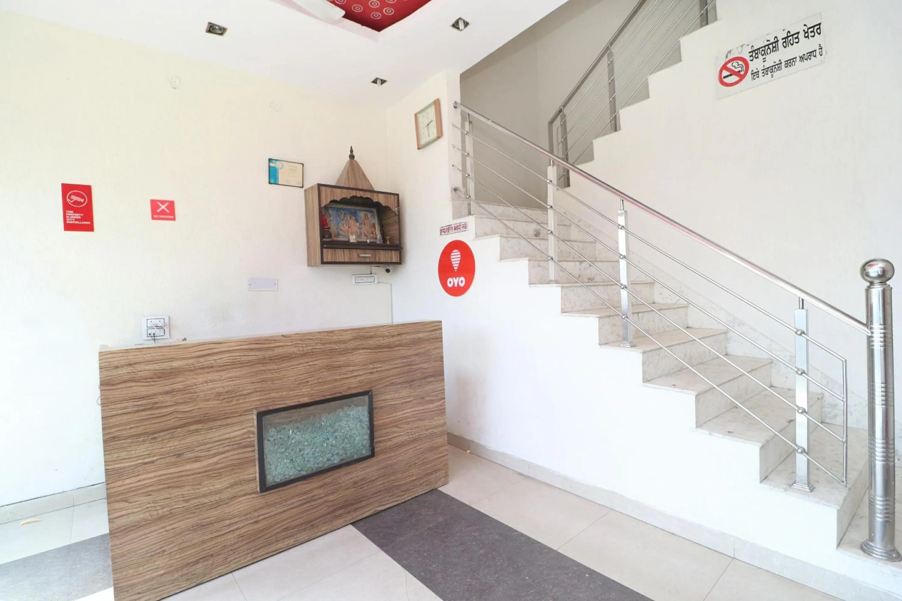 Lobby or reception in OYO Hotel Kailash Regency